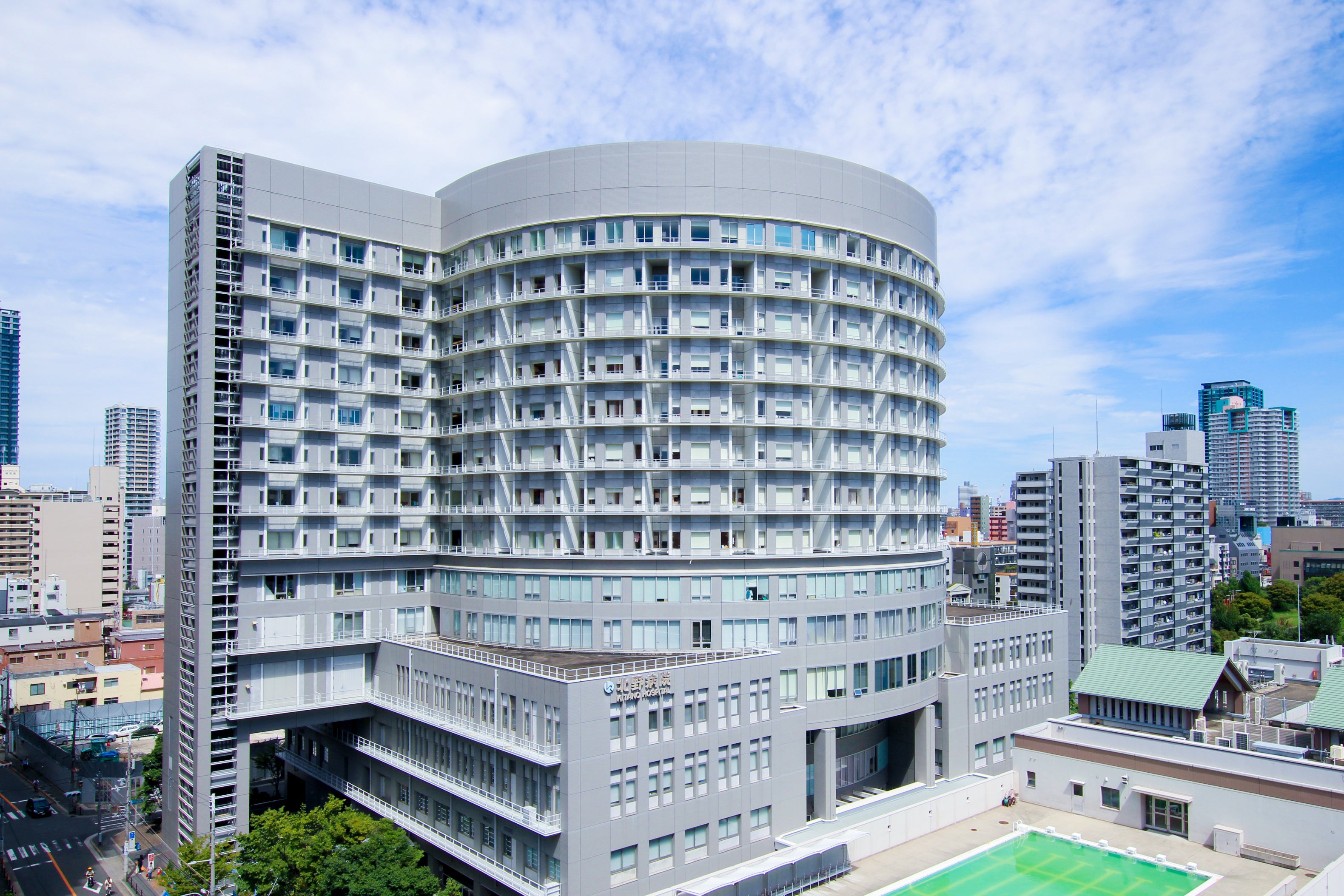 公益財団法人田附興風会 医学研究所北野病院　外観