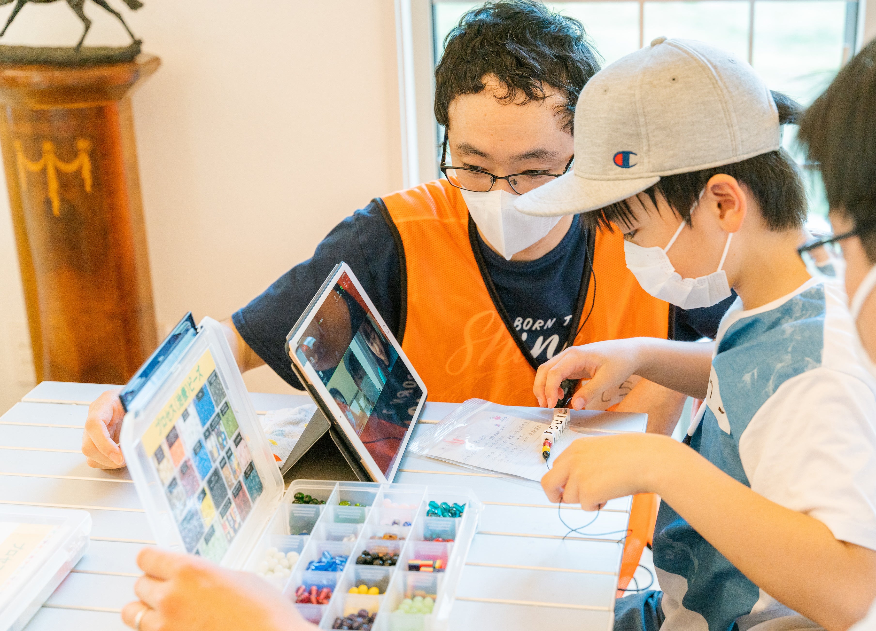 小児がんの長期フォローアップ外来にアート介在療法を活用