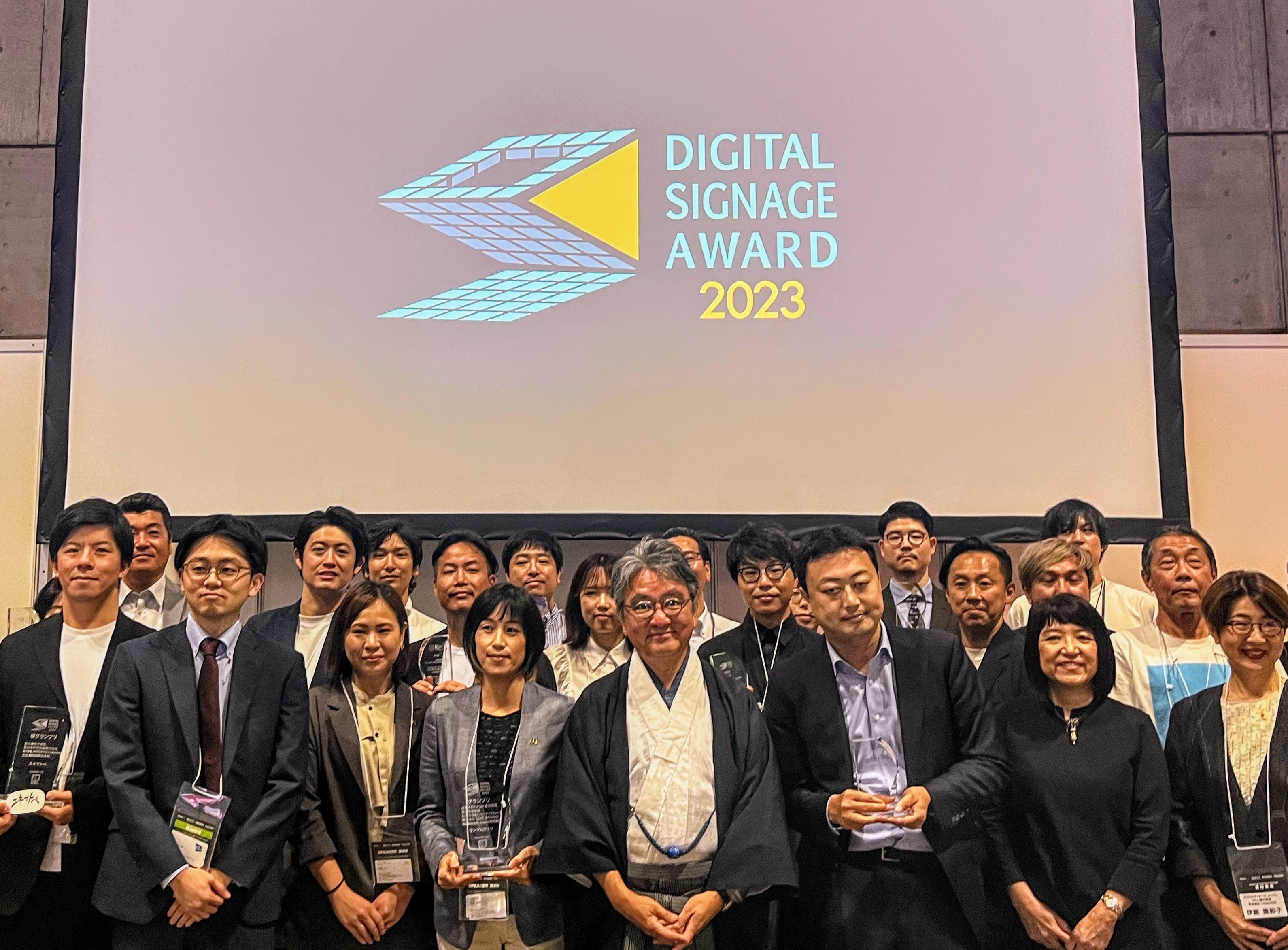 「XRscape」で都市空間にバーチャル広告やコンテンツを配信！STYLYとKDDIが「デジタルサイネージアワード2023」で優秀賞を受賞！