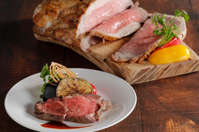 サーロインの低温ローストビーフ 泉州産オニオンソース