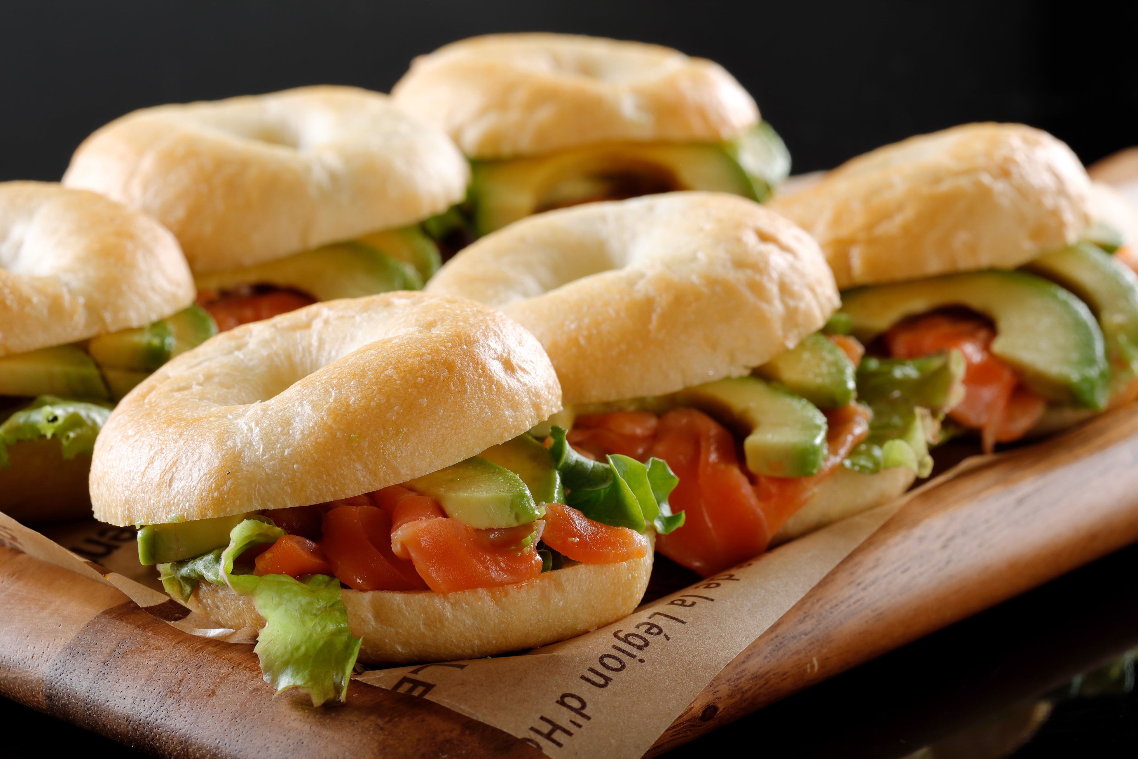 スモークトラウトサーモンのベーグルサンド