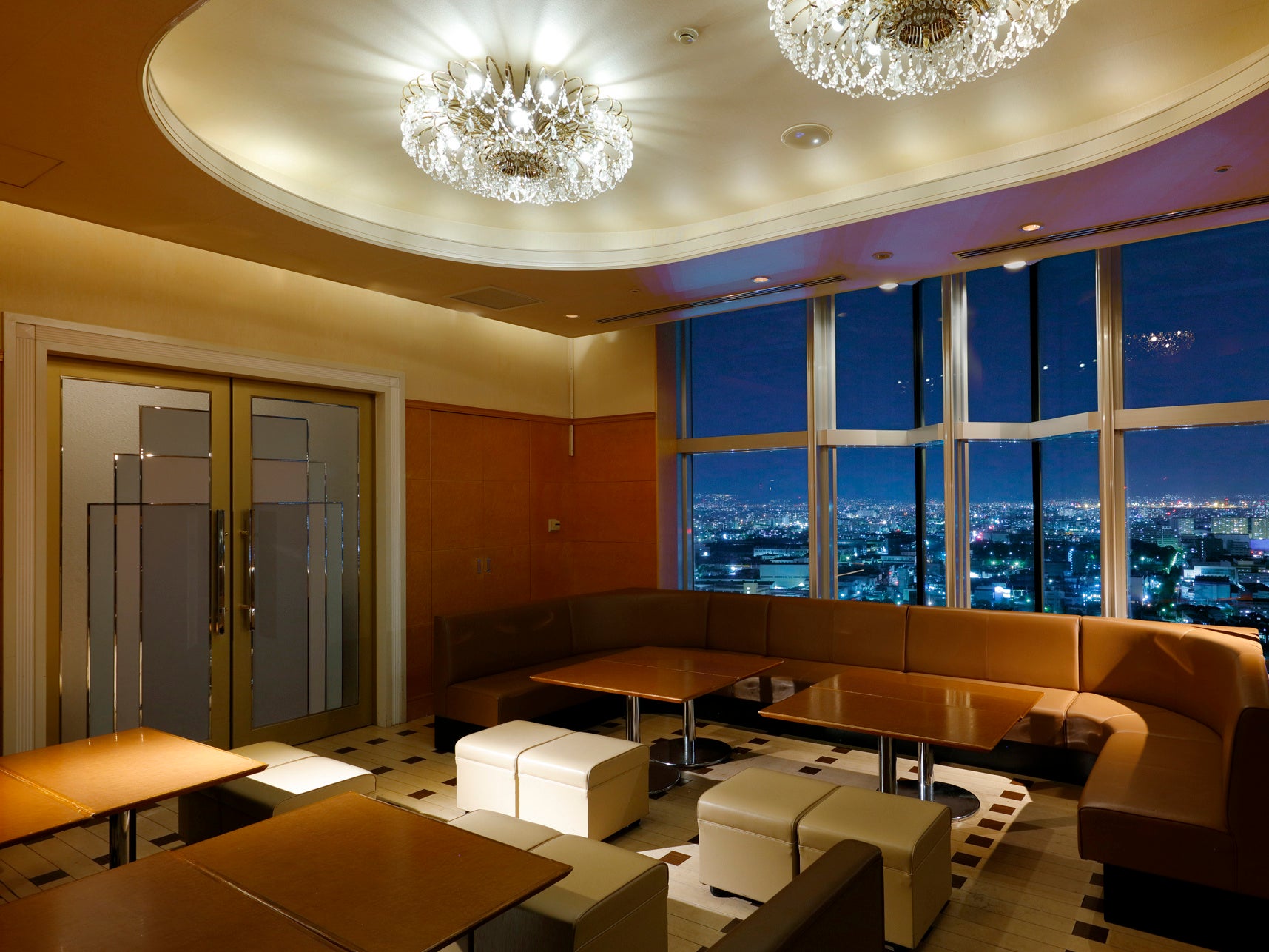 スカイバー個室