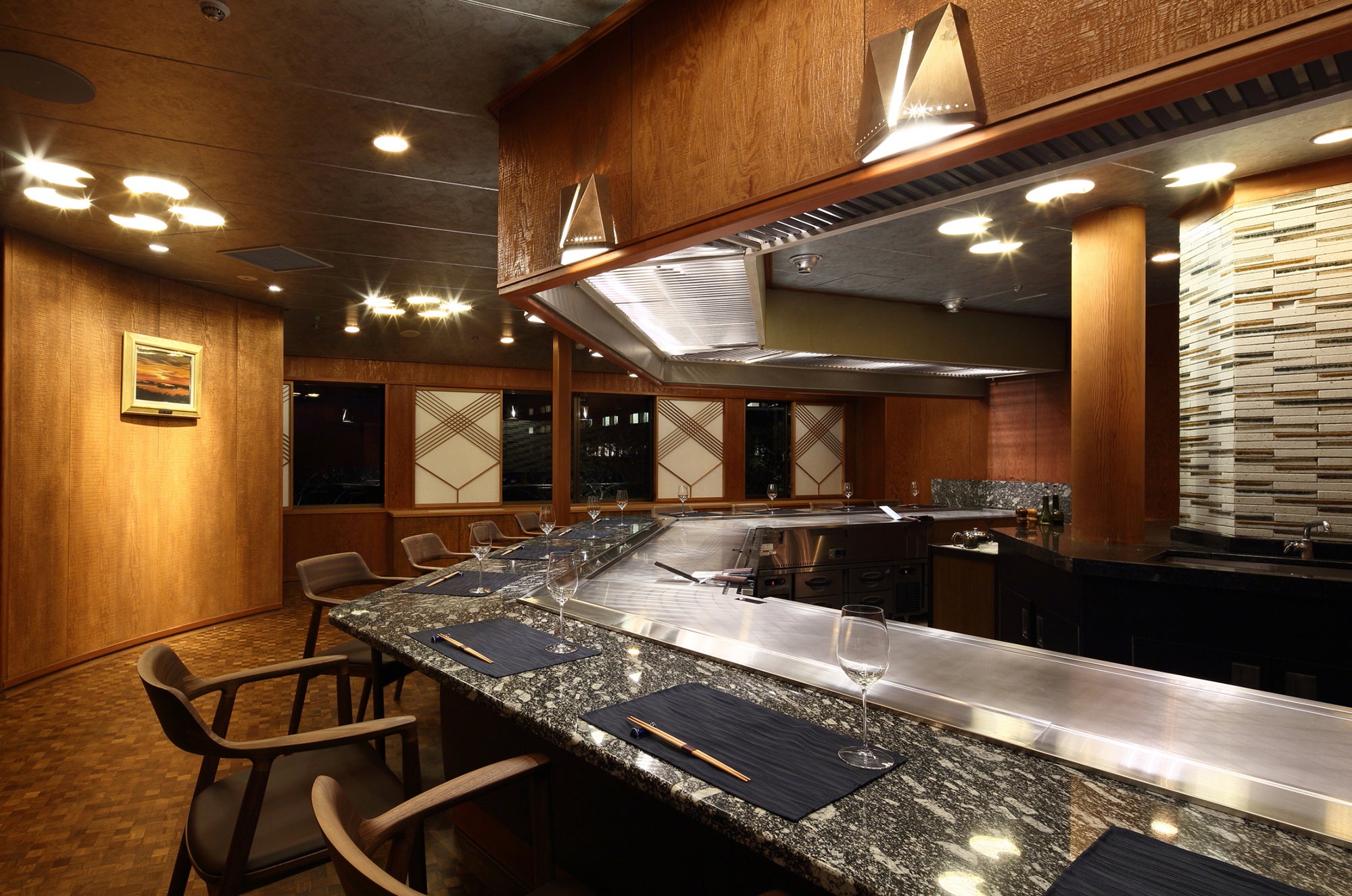 鉄板焼「山吹」店内