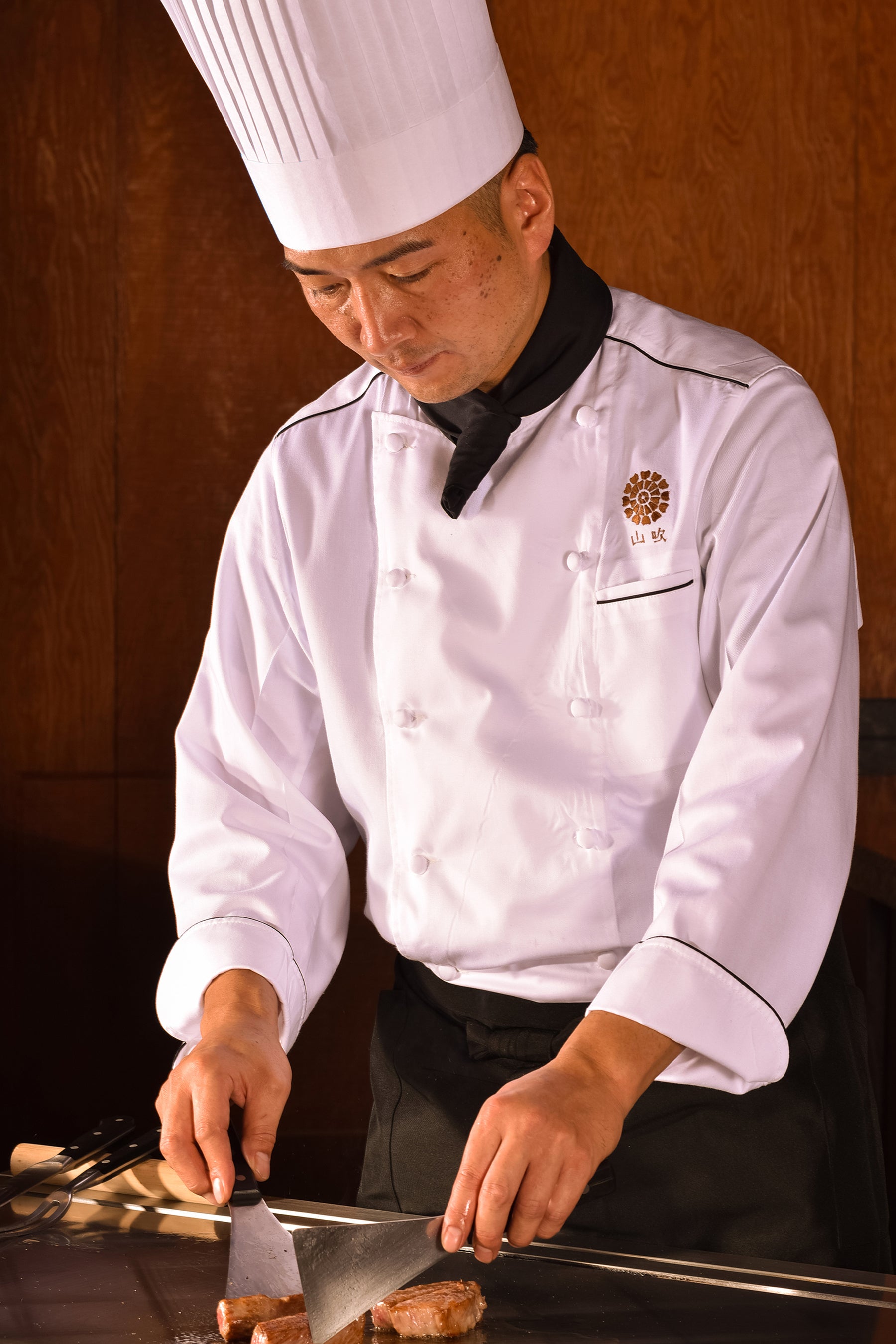 鉄板焼「山吹」料理長 栗野 正也