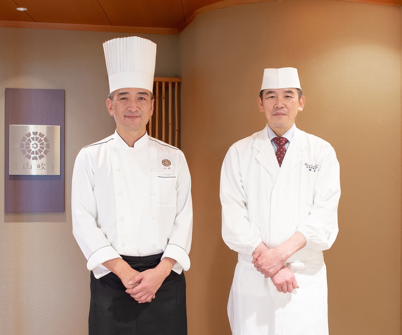 左)山吹料理長 栗野正也 右)和食総料理長 塚原 巨司