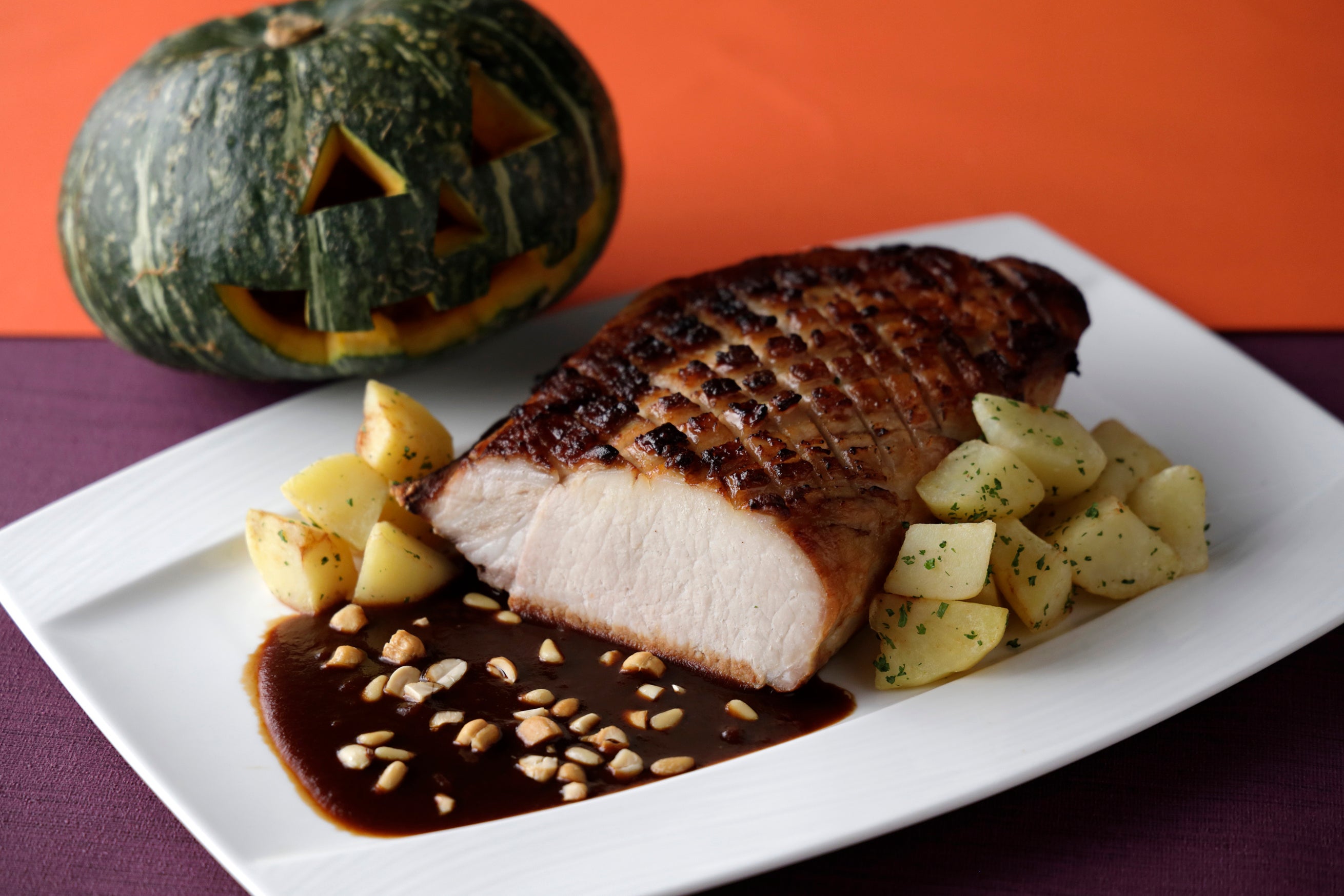 ローストポーク ナッツとカカオのソース