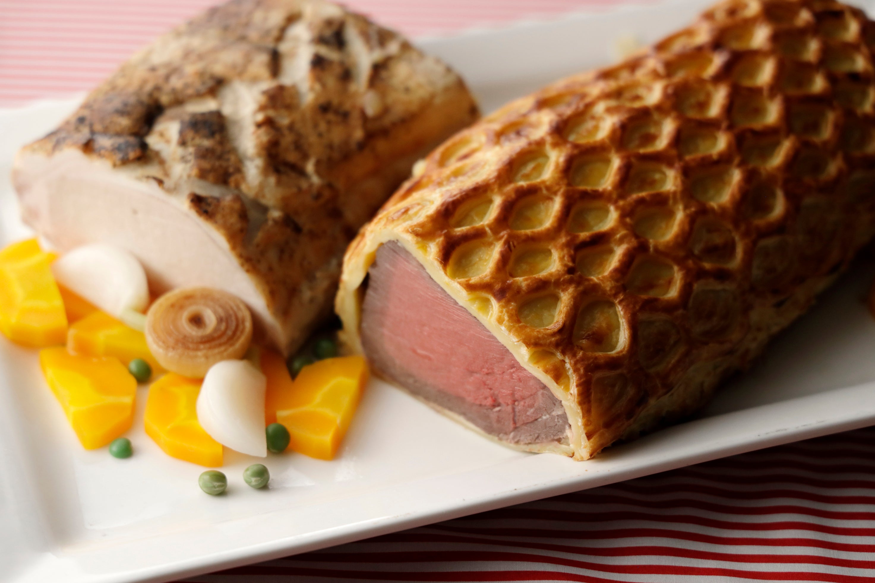 牛肉のパイ包みとローストポーク