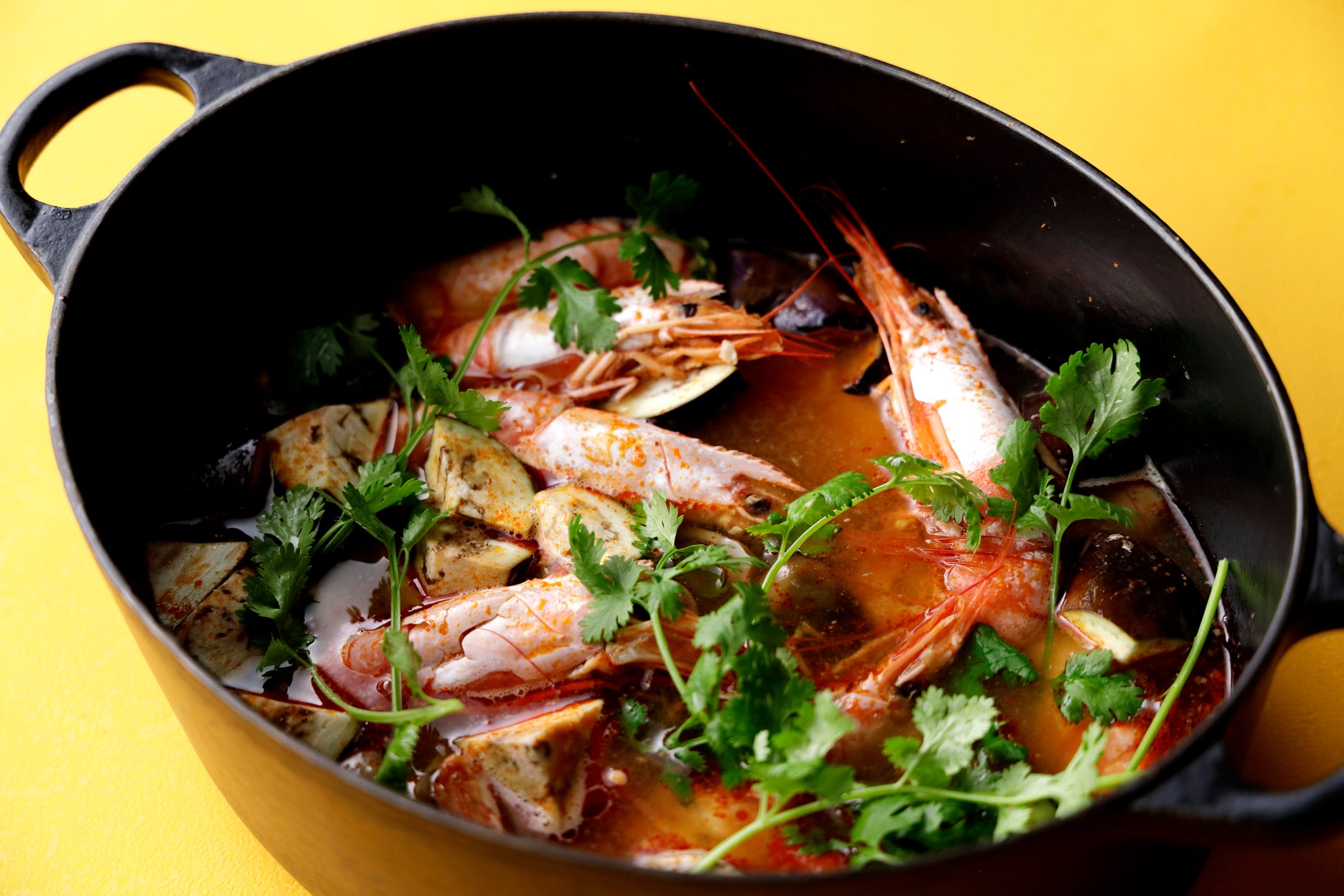 トムヤムクン(海老のスパイシースープ)