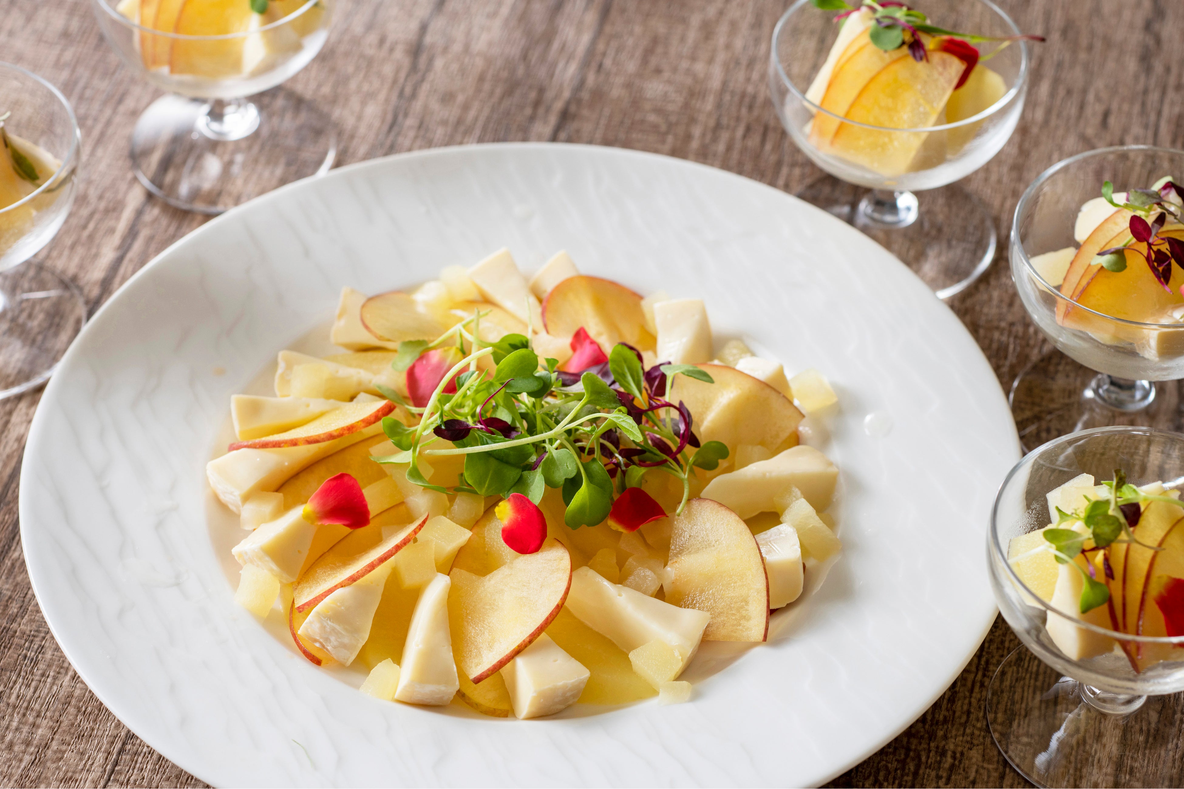 りんごのコンポートとカマンベールチーズ