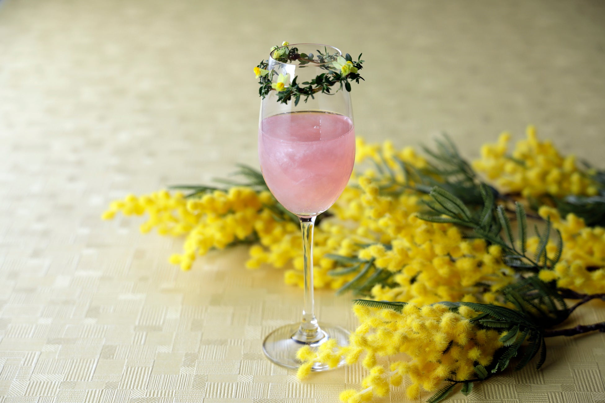 Vivie(ヴィヴィー):Vivid(鮮やかな、生き生きとした)+Vie(人生) 女性が生き生きとした輝かしい人生を送れますよう、思いを込めたカクテル(大阪マリオット都ホテル BAR PLUS (バープラス))