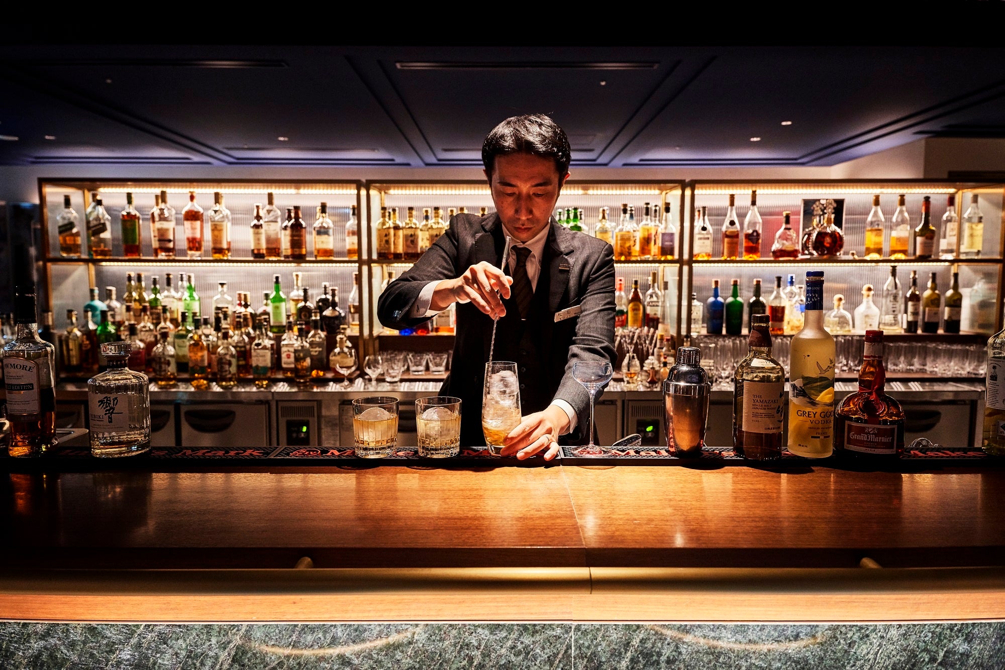 バー「麓座」　バーテンダー