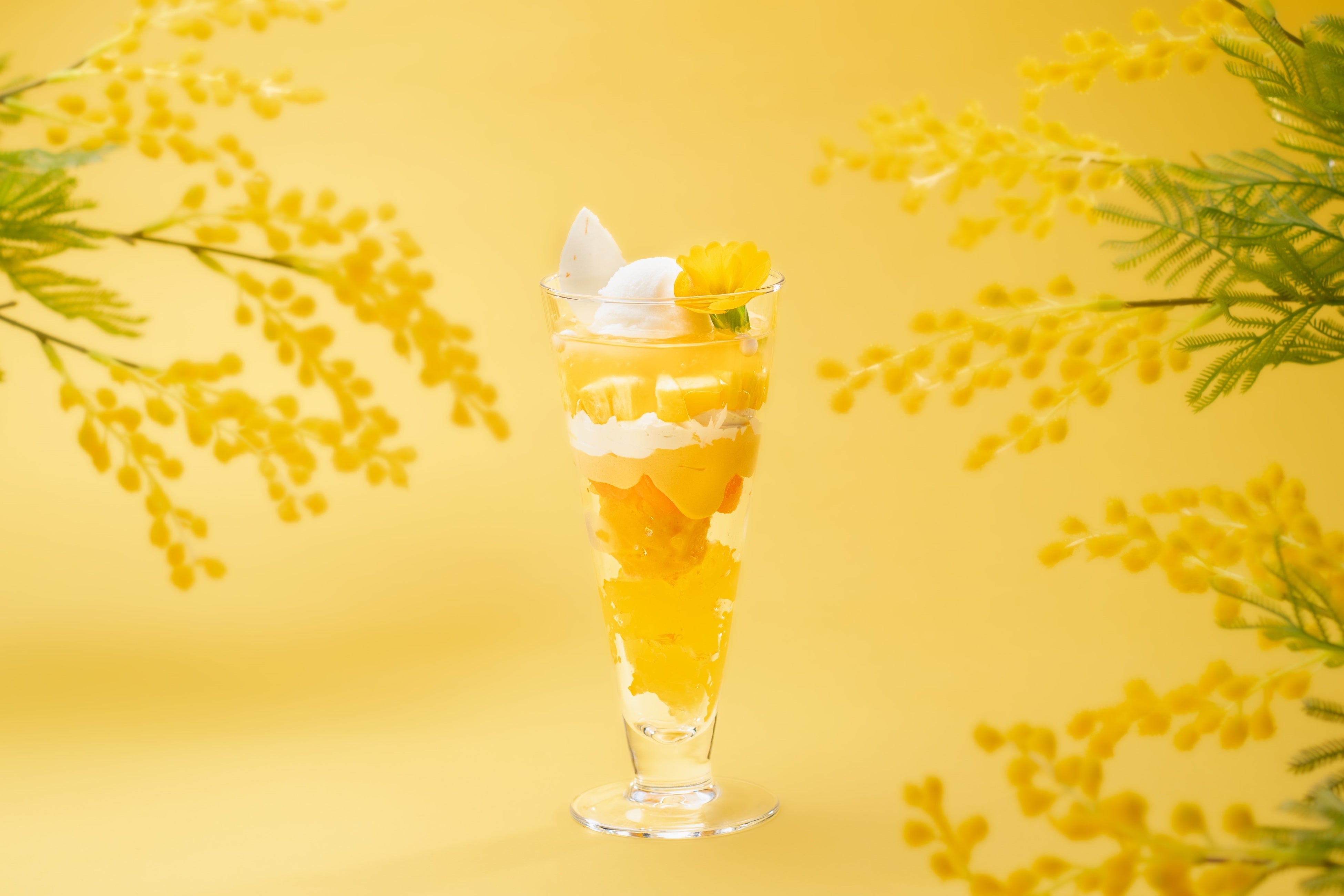 カフェラウンジの「伊勢志摩のしあわせ キイロイパフェ」