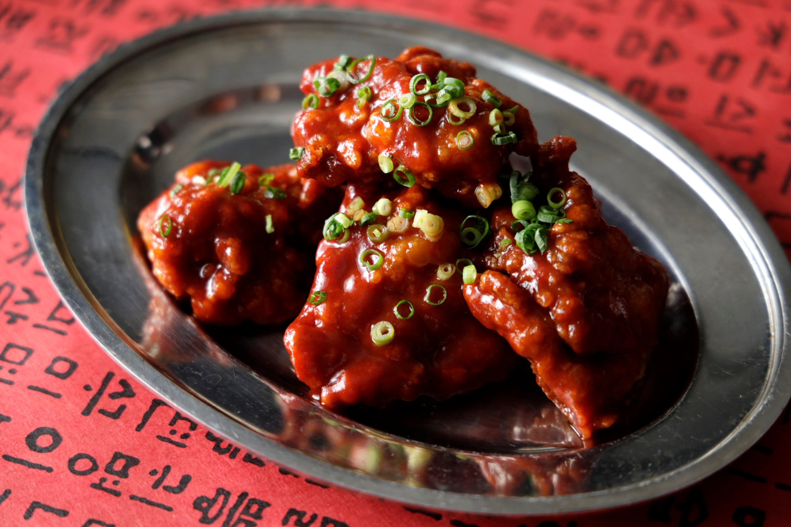 ビールと相性抜群の「ヤンニョムチキン」