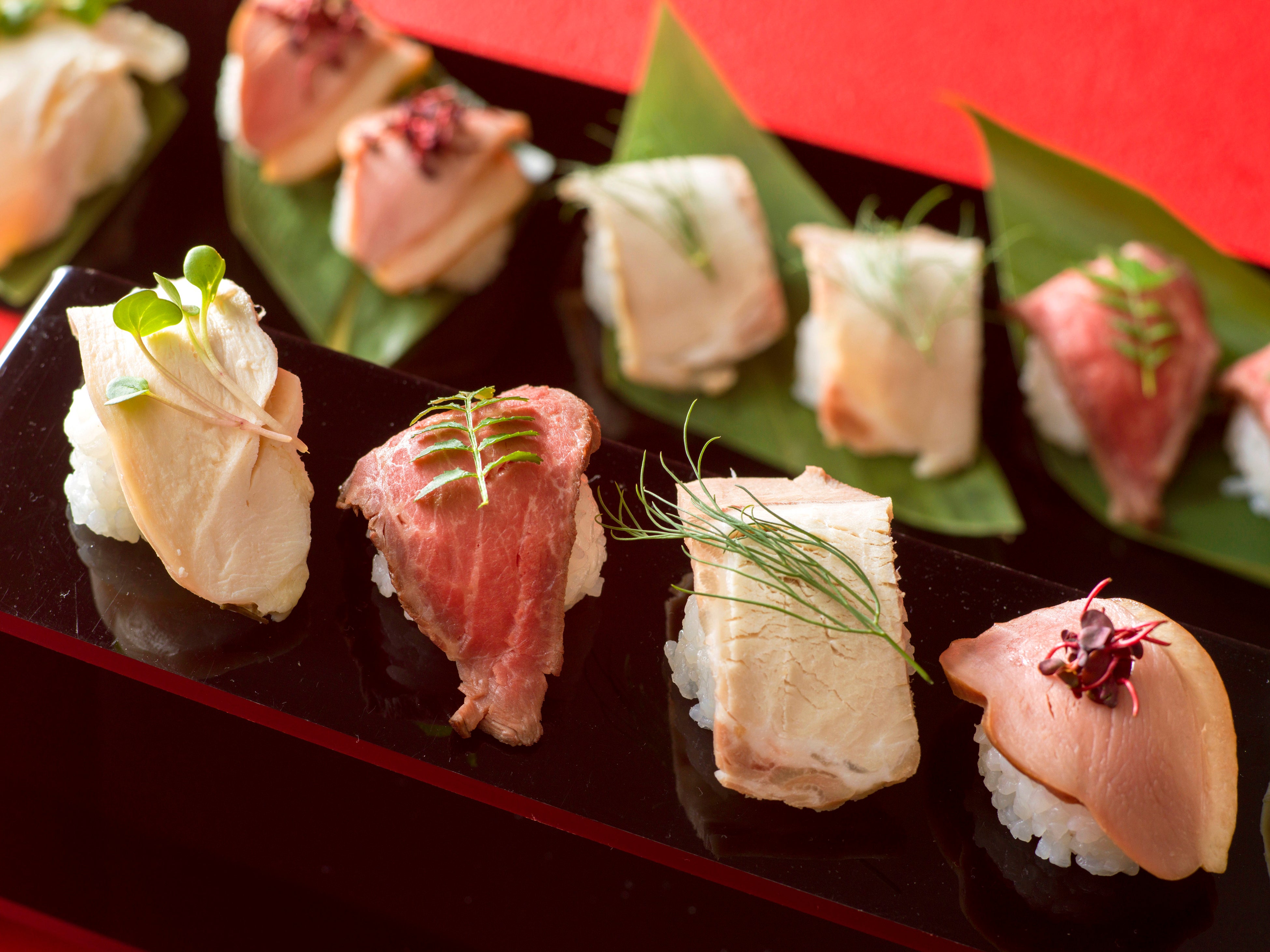 ミート寿司（牛・豚・鶏・合鴨）