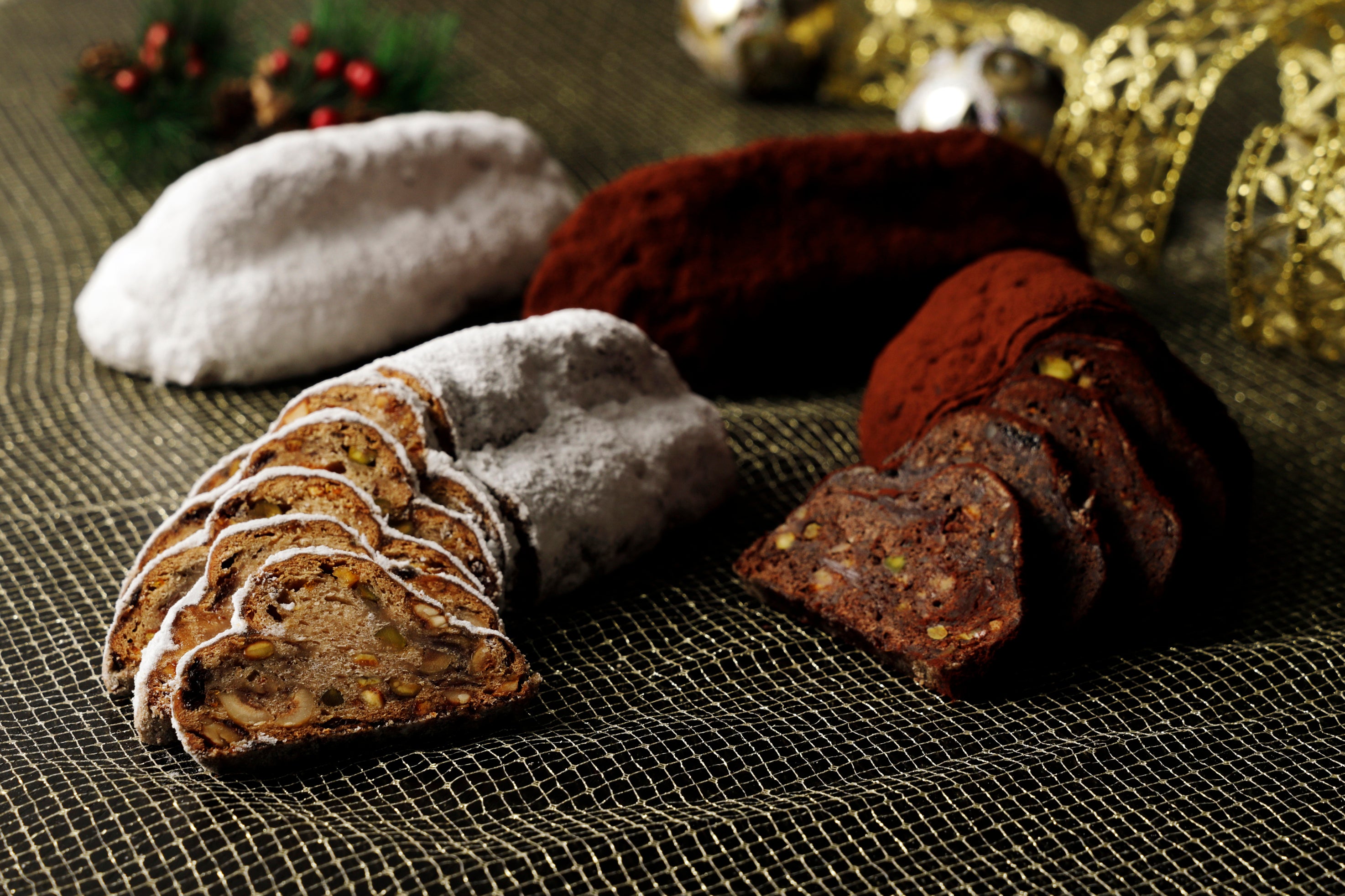 「シュトーレン」プレーンとショコラタイプの２種類