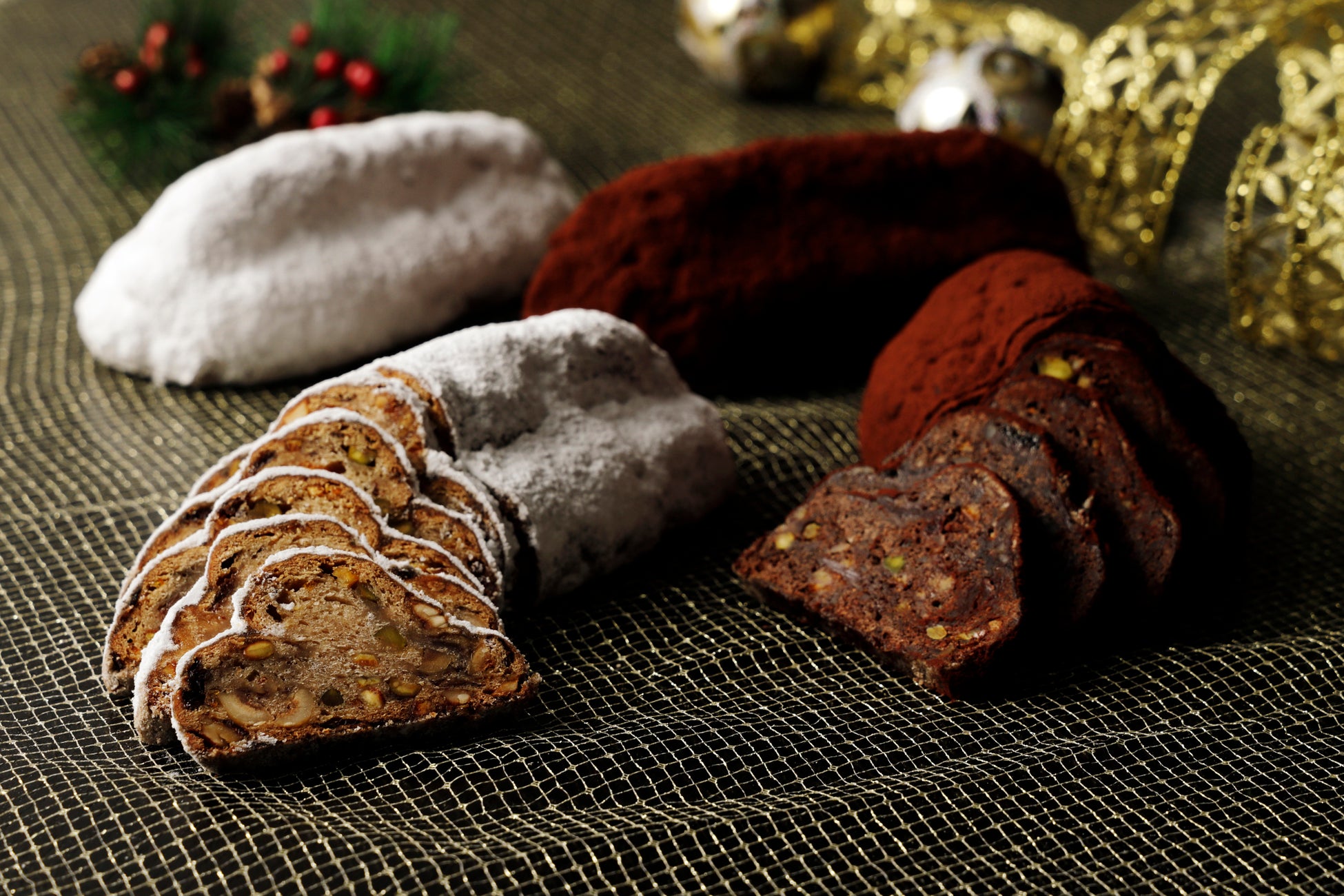 「シュトーレン」プレーンとショコラタイプの2種類