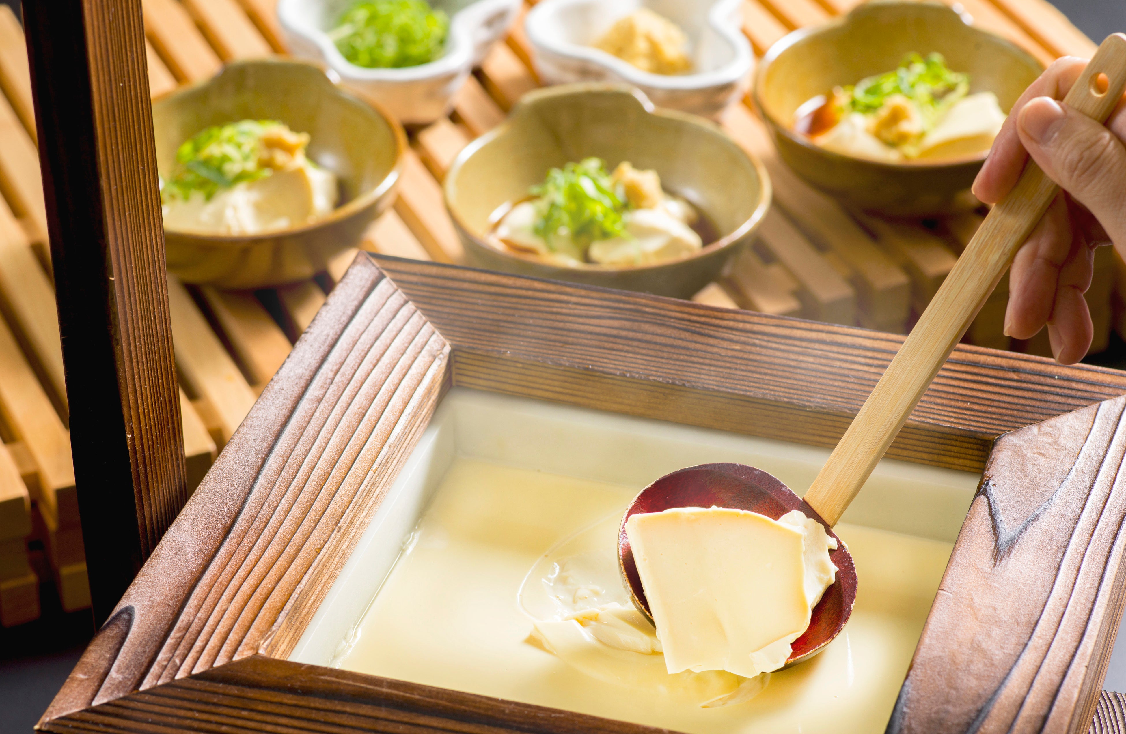 手作り豆腐（ひろたのぽんず・淡路島の藻塩でご賞味ください）