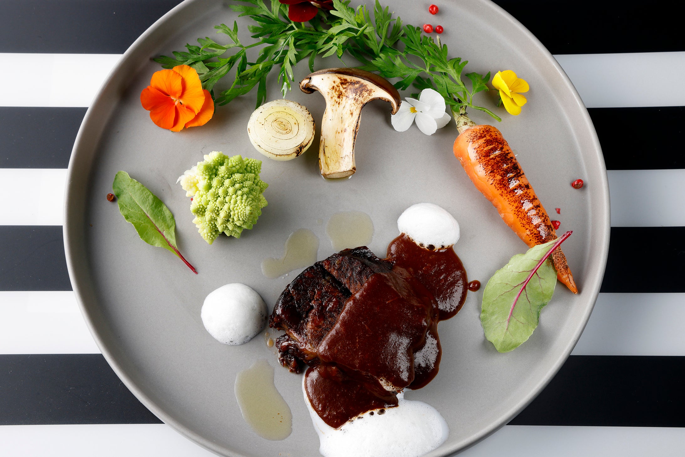 牛肉の赤ワイン煮込み ”ブッフ ブルギニョン”