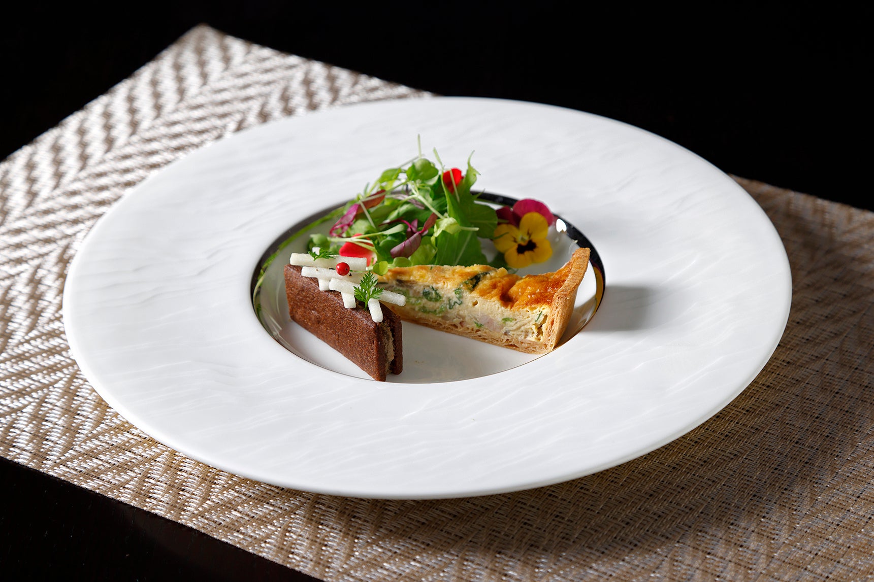 【大阪マリオット都ホテル】クリスマスの食卓を彩る、ビストロ仕立てのフィンガーフード2品をレクチャー！ライブキッチン「COOKA」シェフによる、特別ランチコース付きシェフセミナーを開催