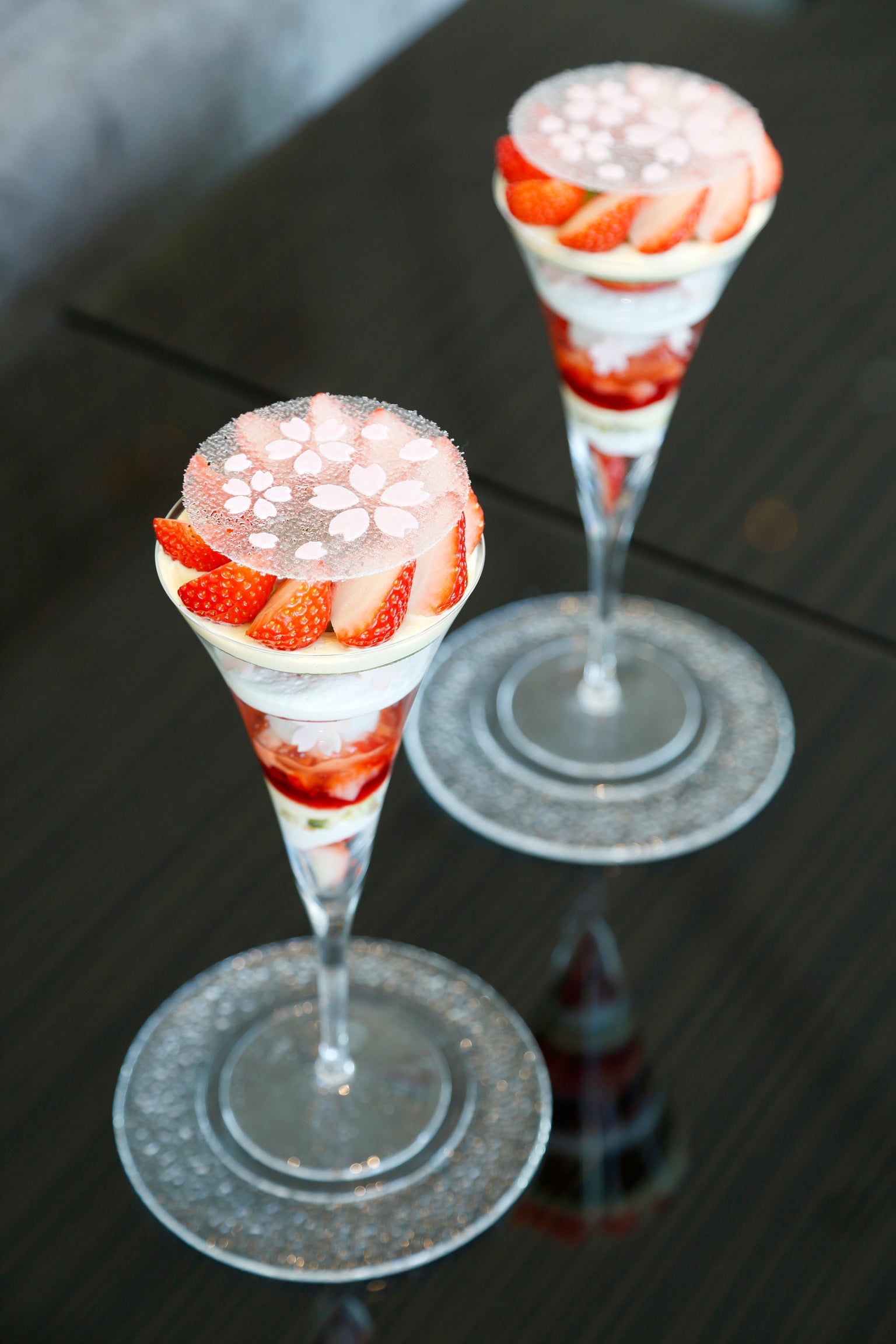 苺と桜のパフェ