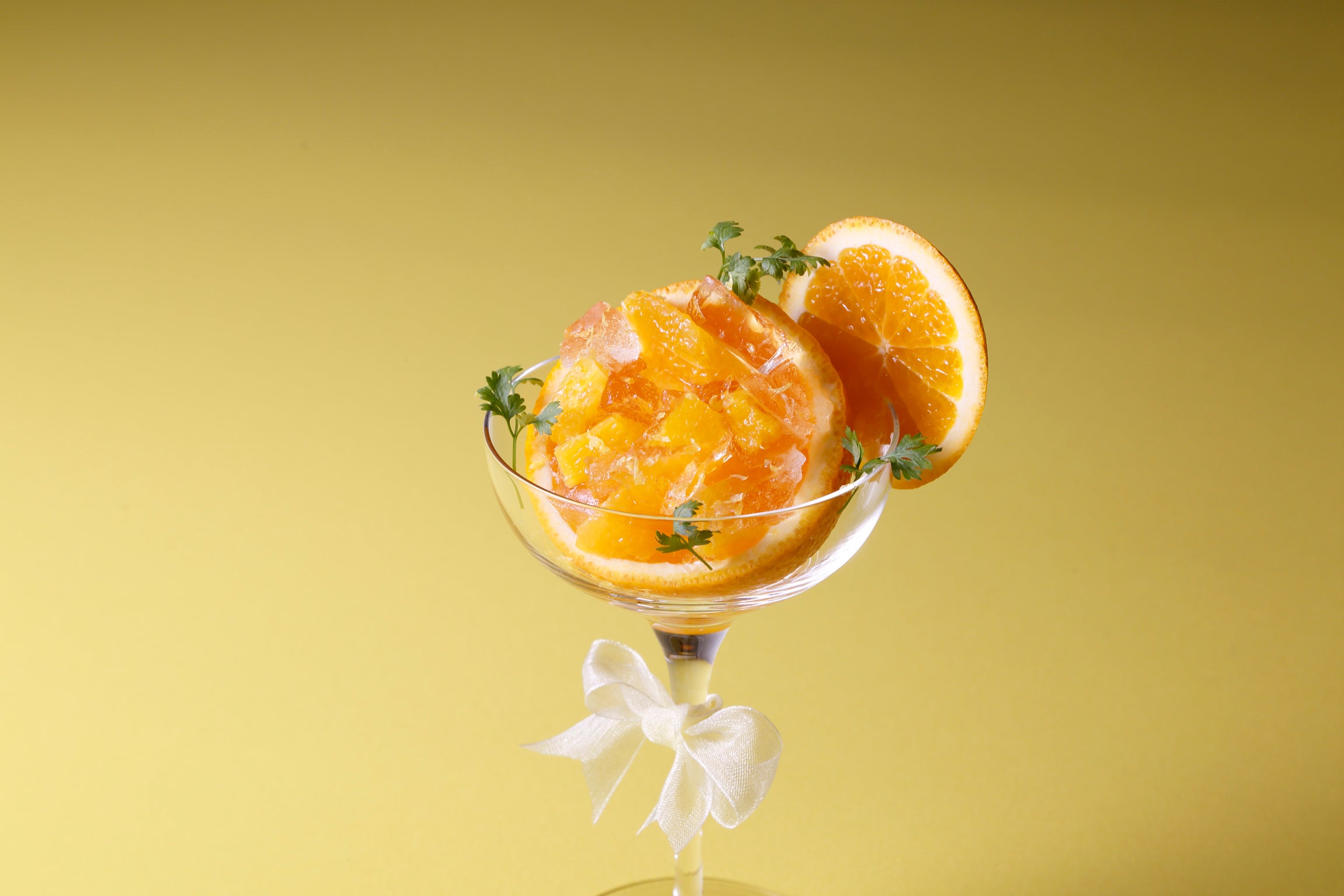 グラスには花束のリボンを