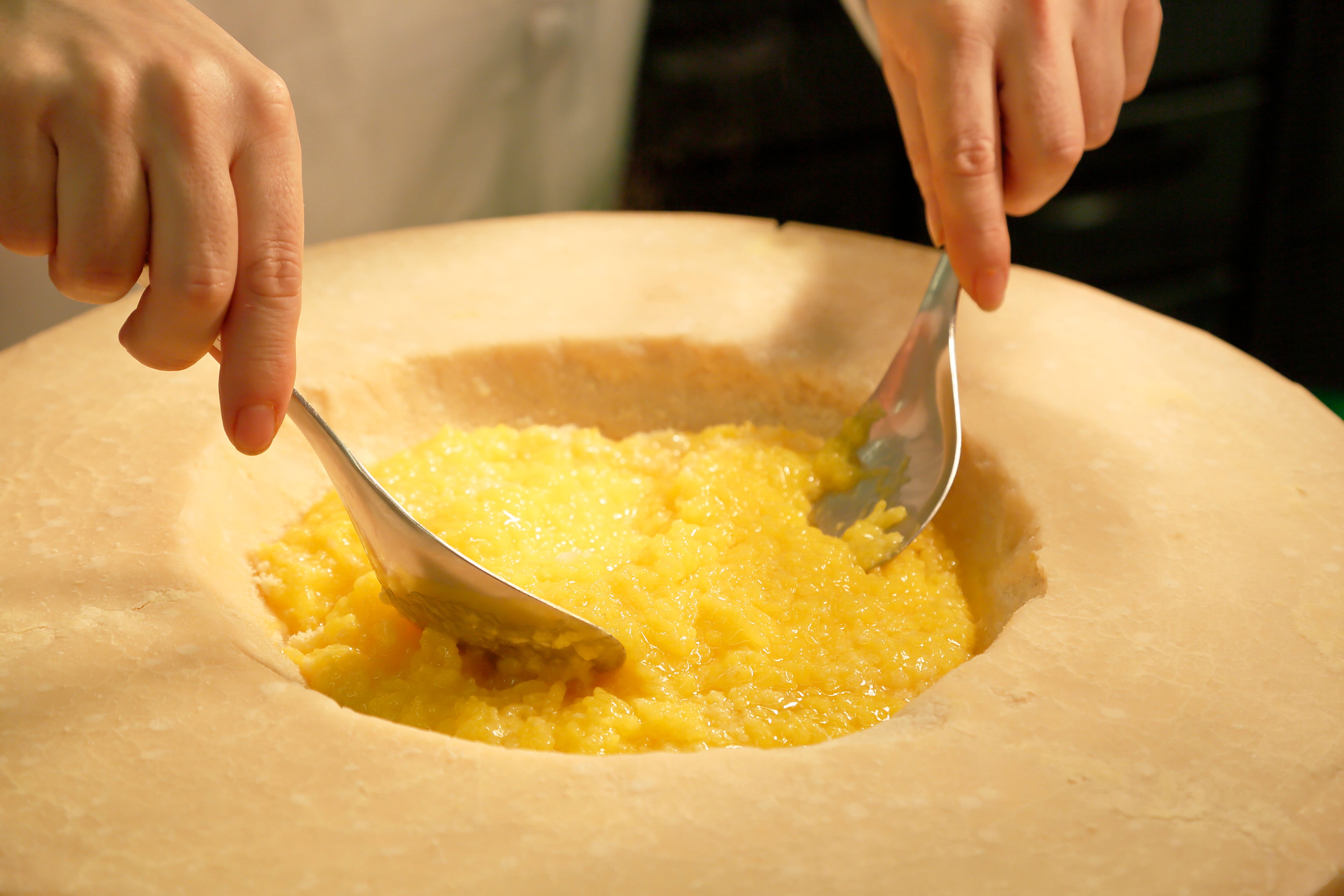 チーズ樽で仕上げるリゾット