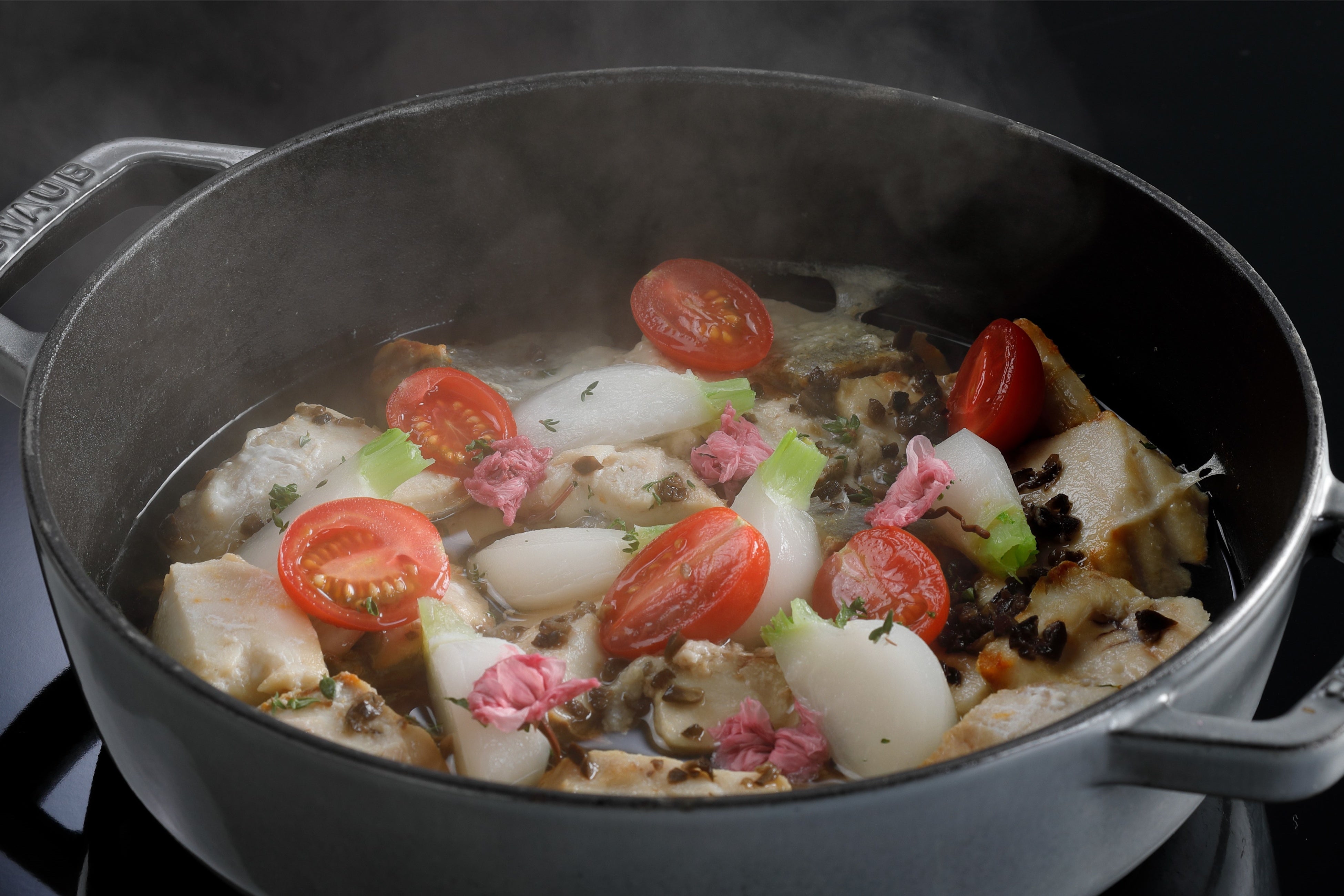 白身魚のアクアパッツァ 桜の香り