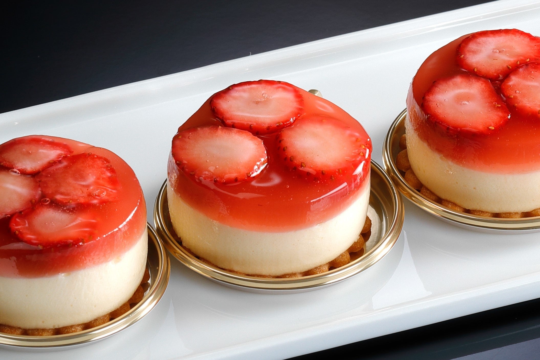 いちごのコンポートジュレとバニラのババロア