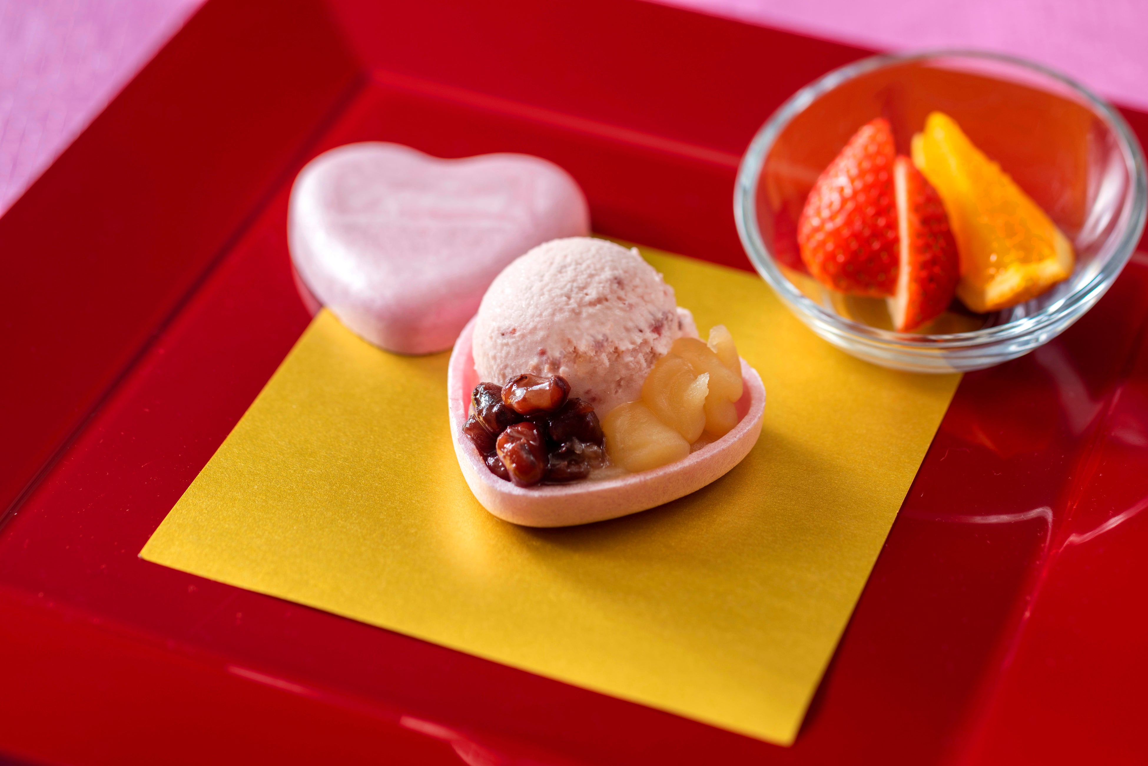 ハート最中のストロベリーアイス