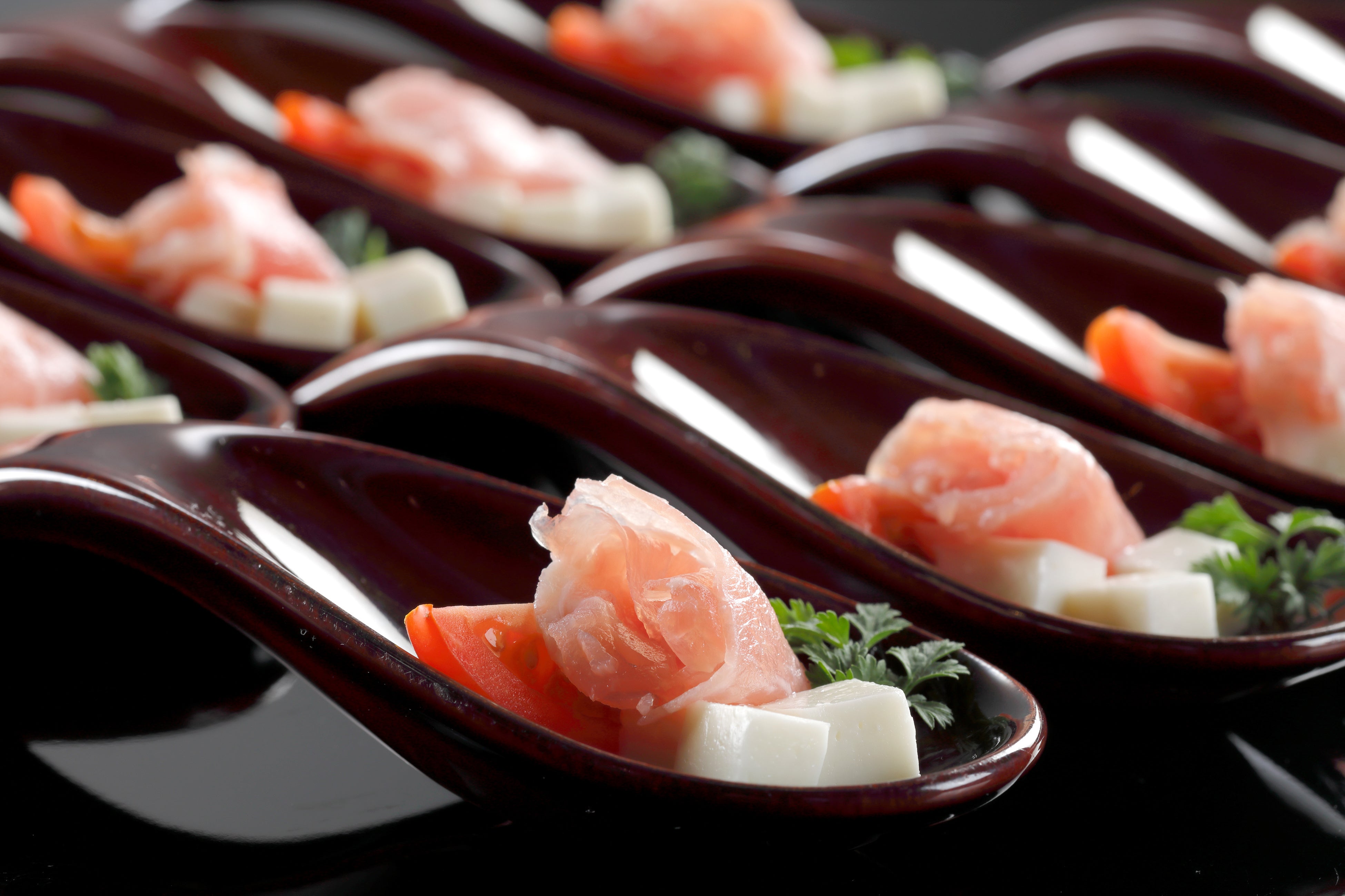 生ハムとチーズのカプレーゼ