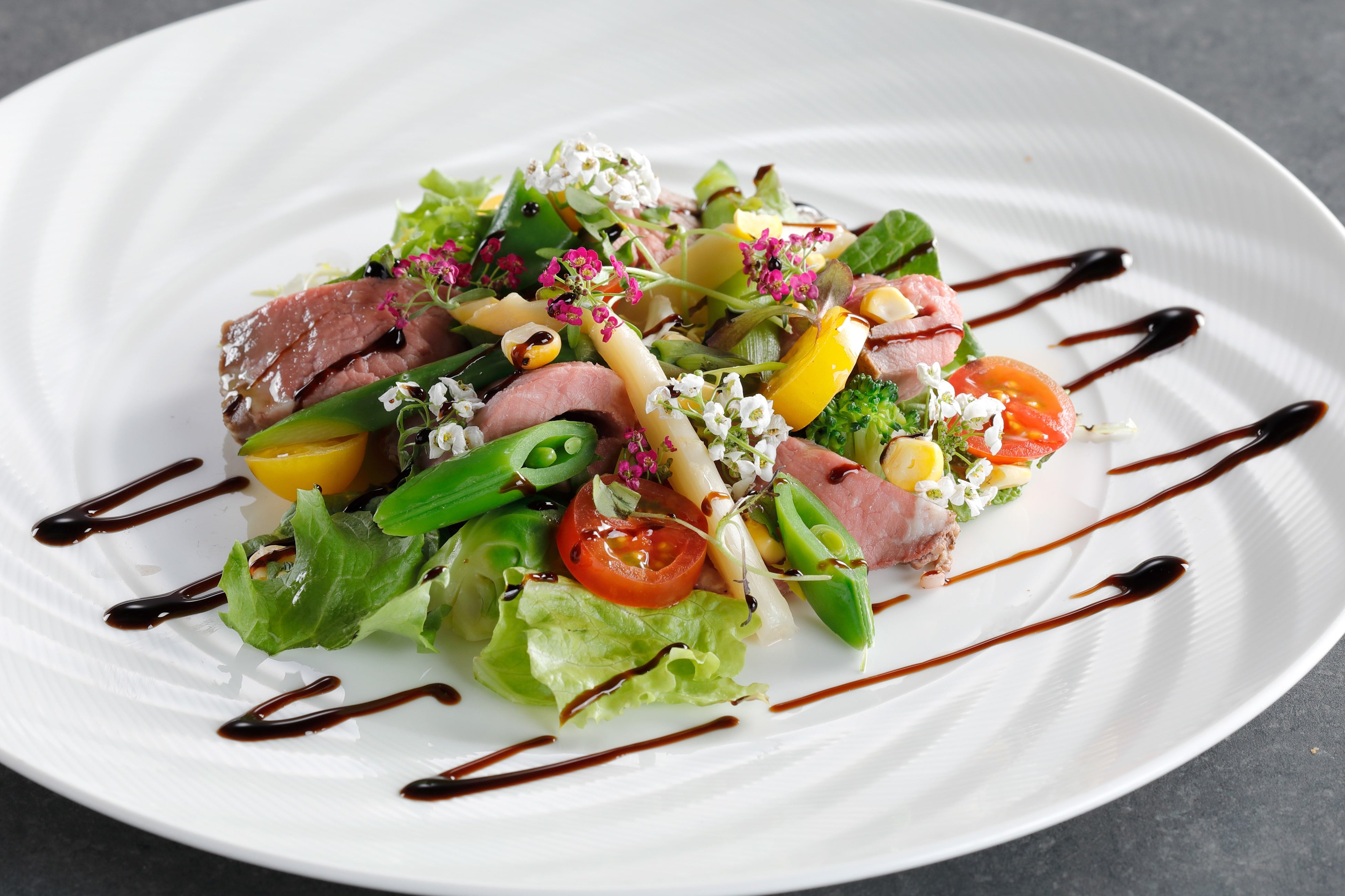 コールドビーフのサラダ仕立て バルサミコソース