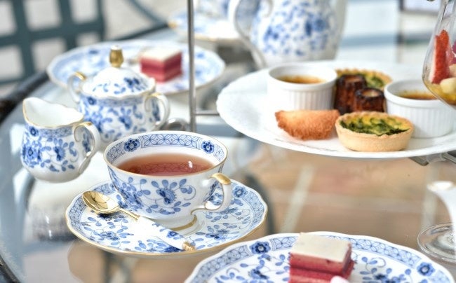 10種のスイーツと6種のセイボリーが楽しめる