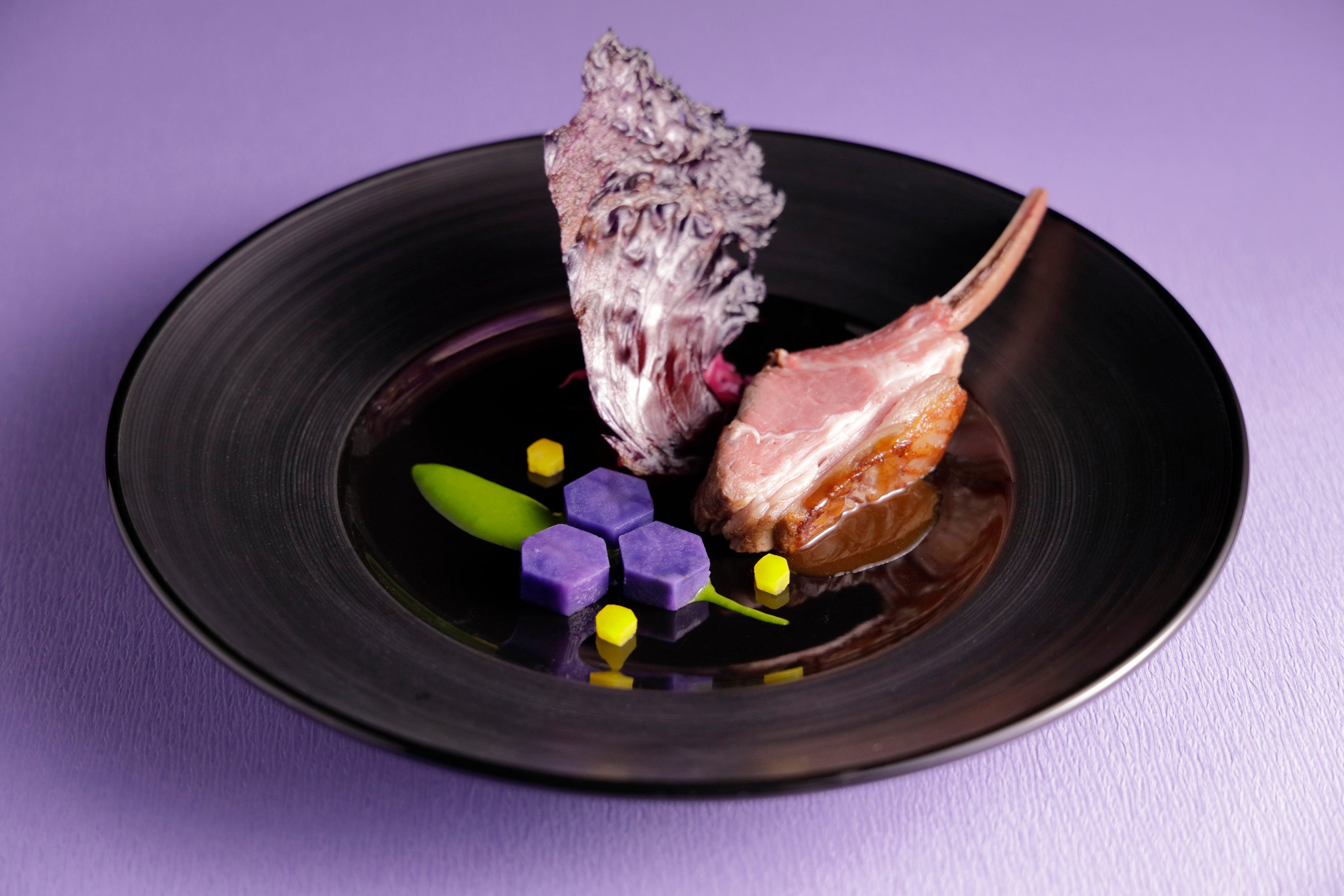 エヴァンゲリオンの初号機をイメージ