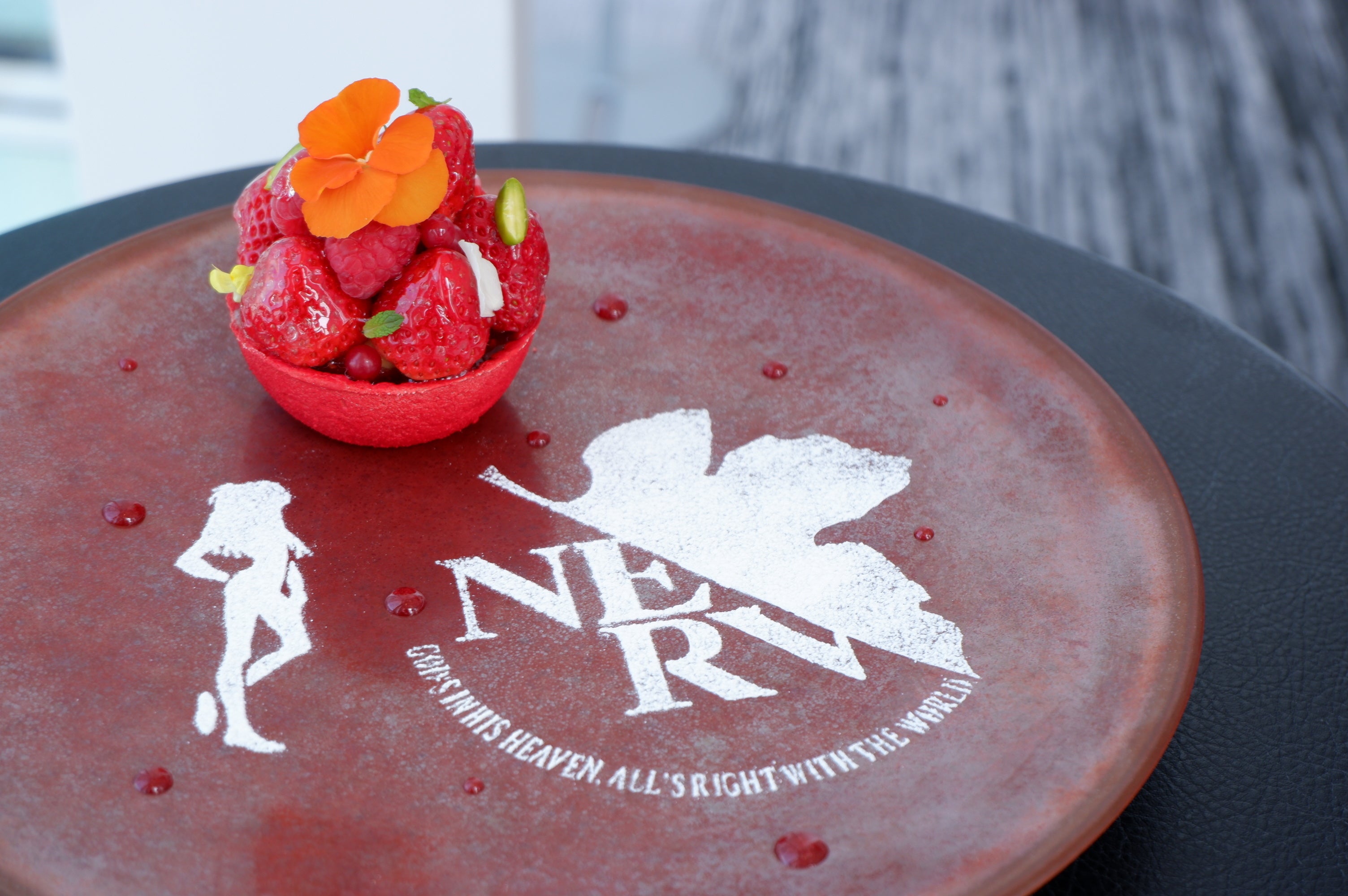 ネルフのロゴとアスカのシルエットが印象的なデセール