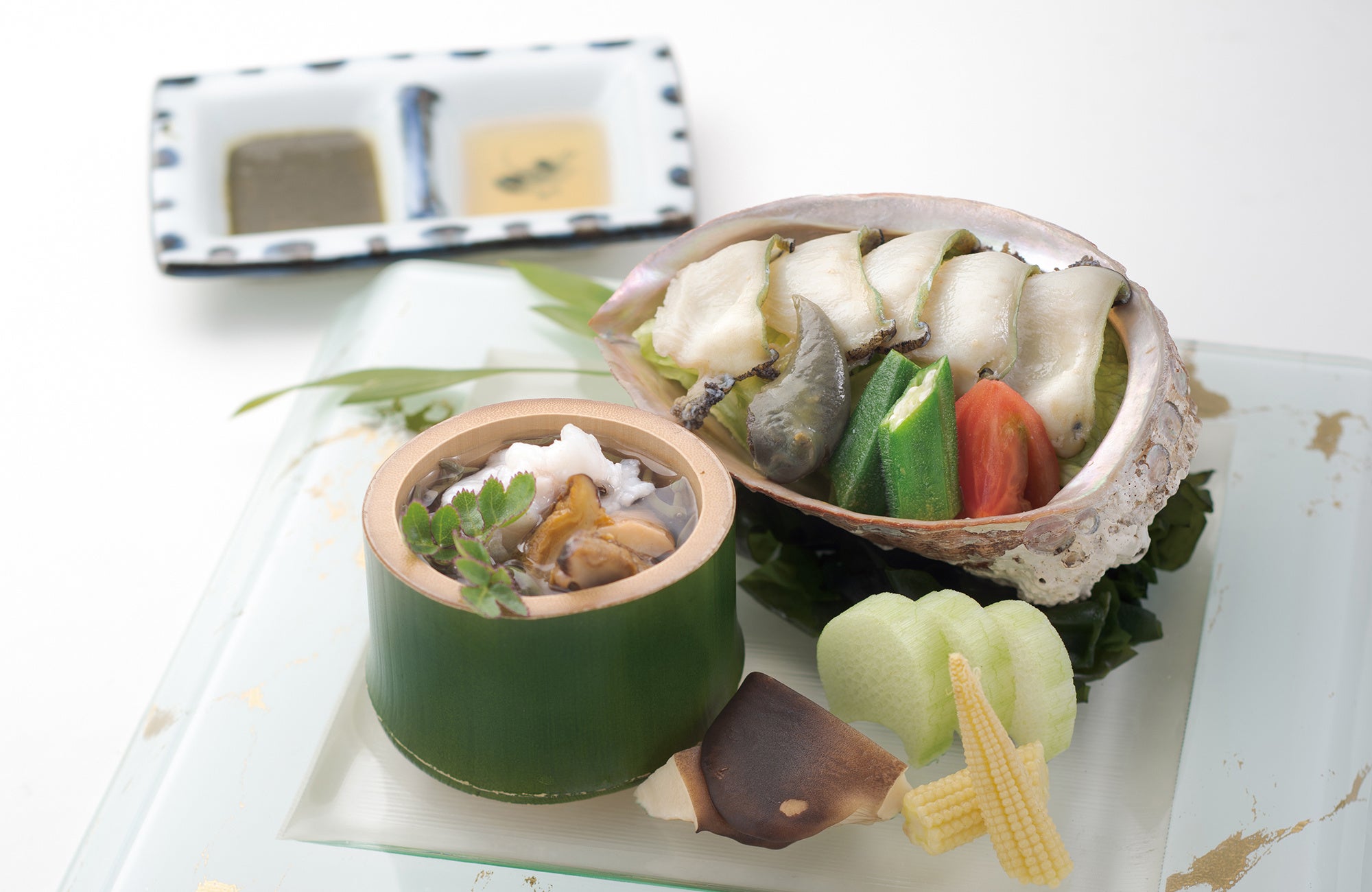 和食総料理長 塚原巨司「涼夏のひと皿　鮑の酒煎りと栄螺」