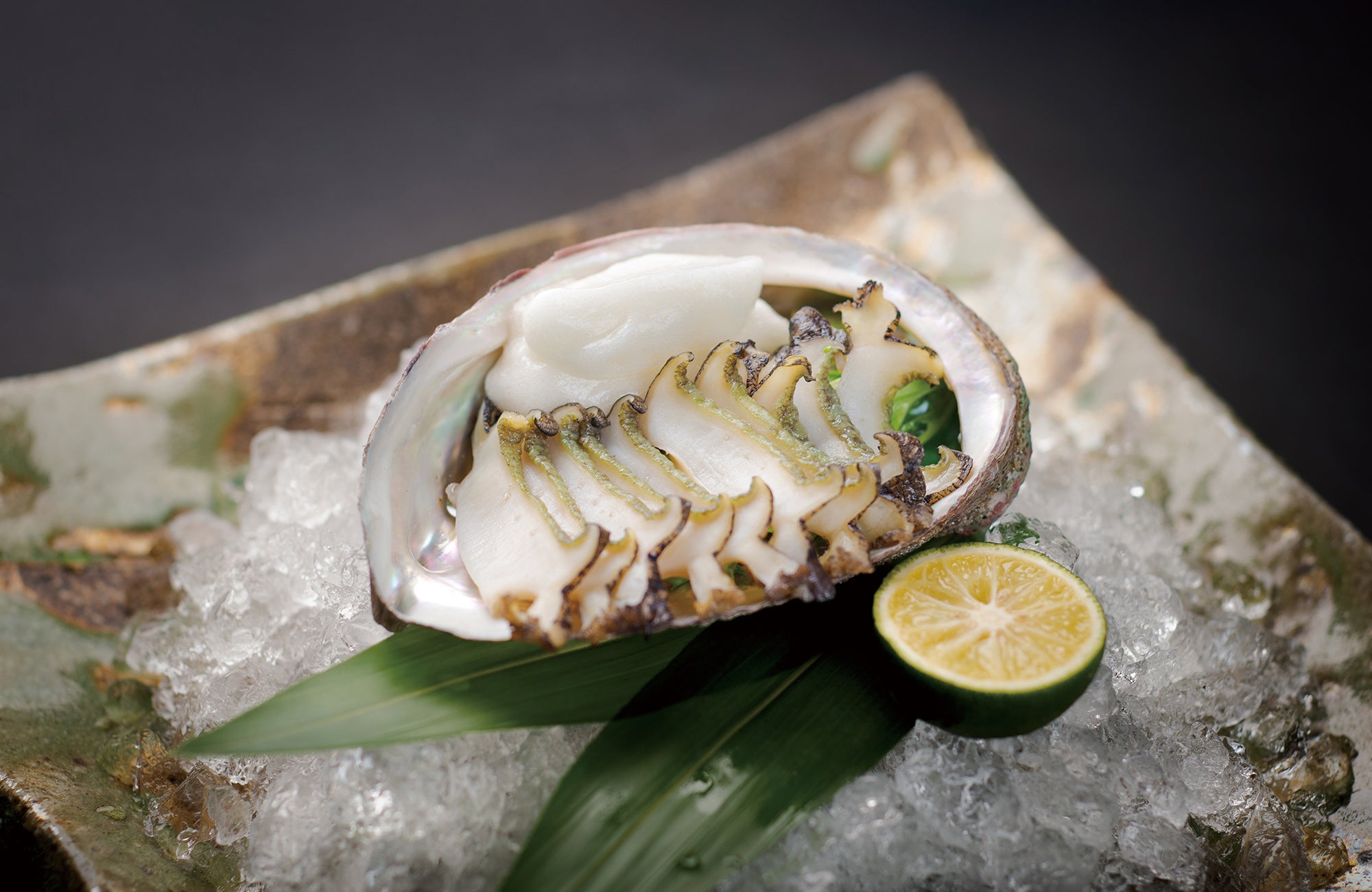 鉄板焼「山吹」料理長 栗野正也「活鮑のしゃぶしゃぶ　磯の香り」