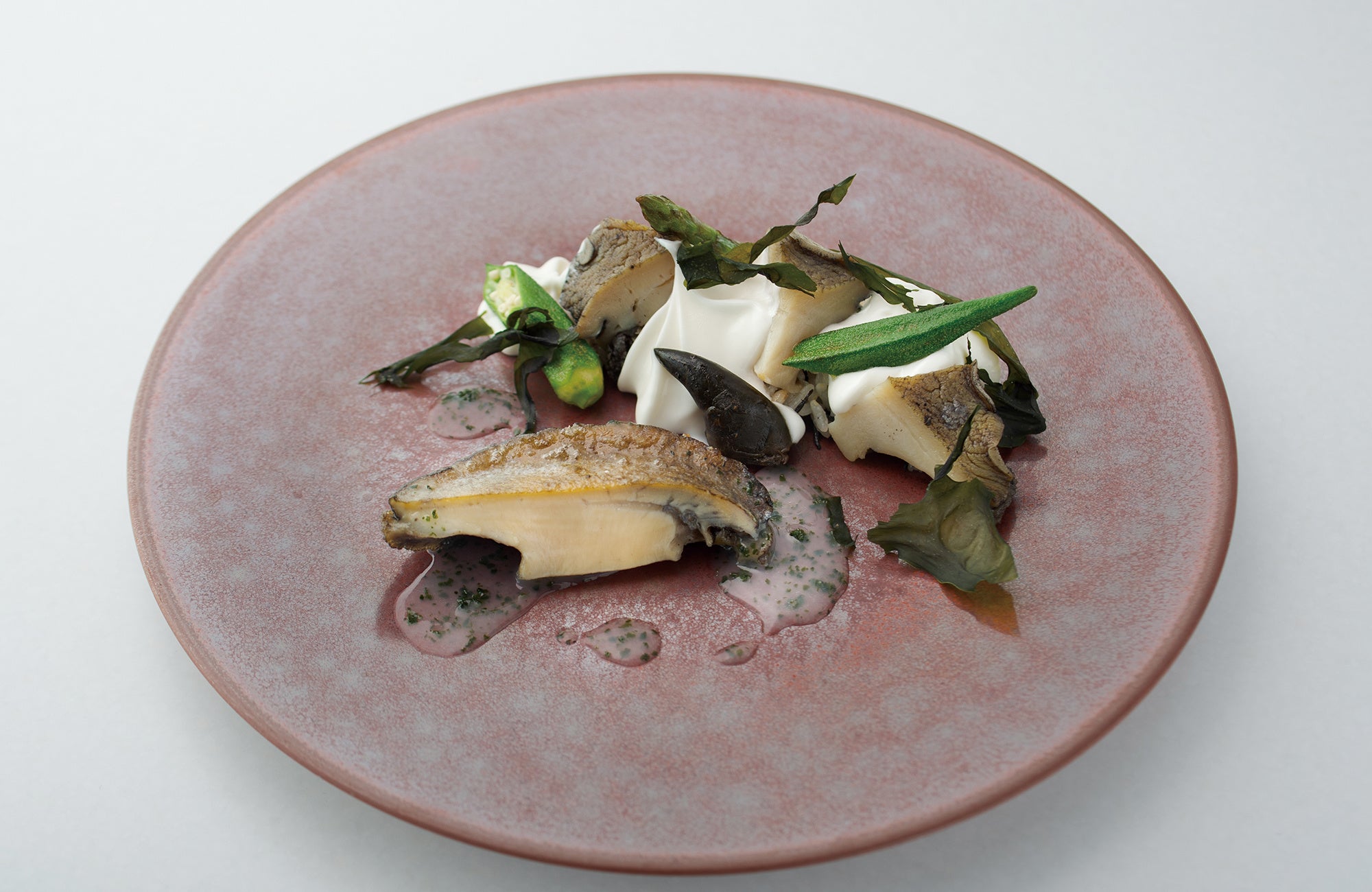 総料理長 樋口宏江「鮑 2種類の調理法で　風そよぐワカメとともに」