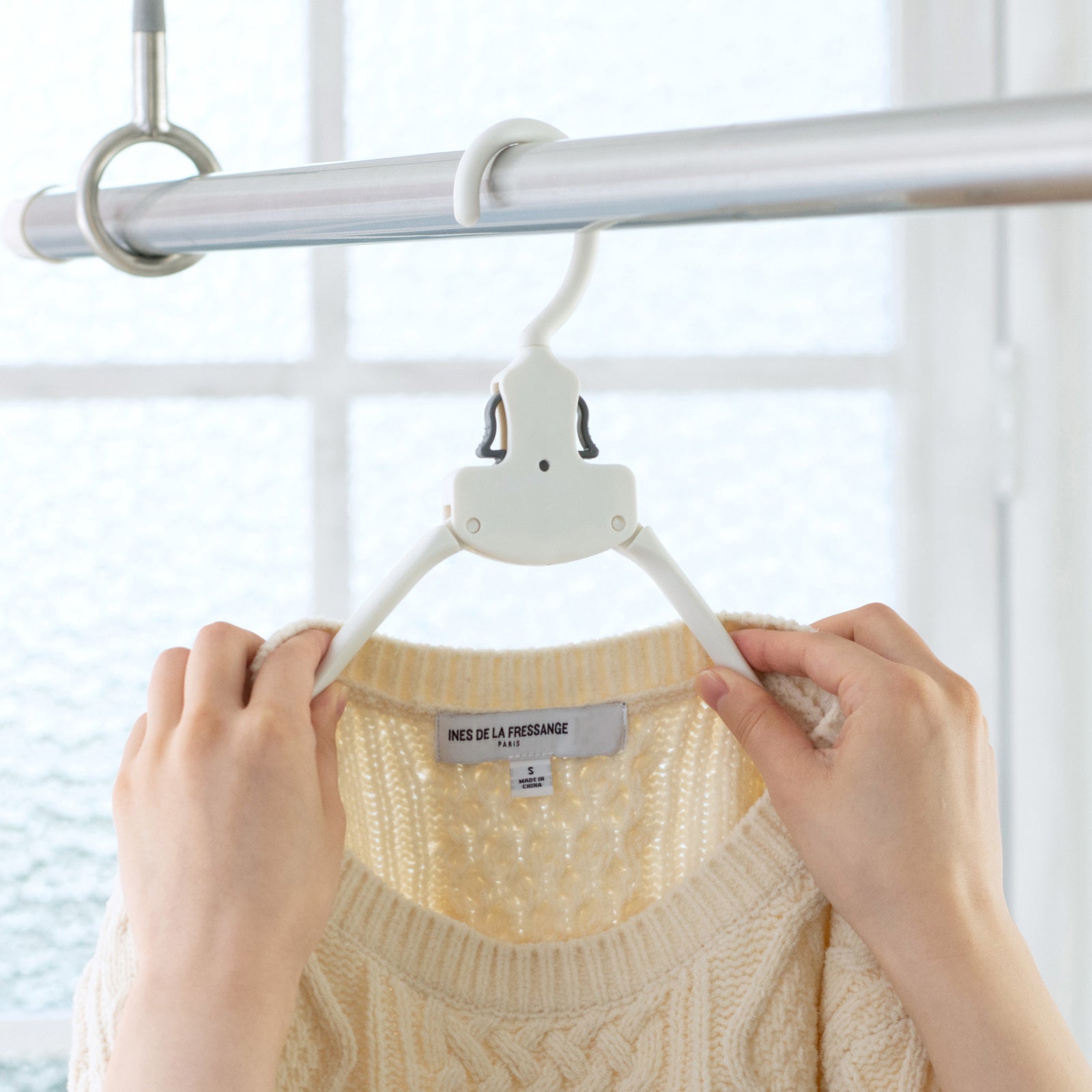 フランドリー・やさしく干すワンタッチハンガー使用シーン