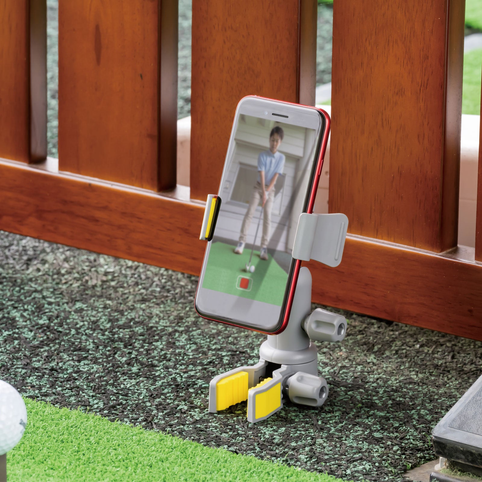 自分のスイングを画面で見ながら確認