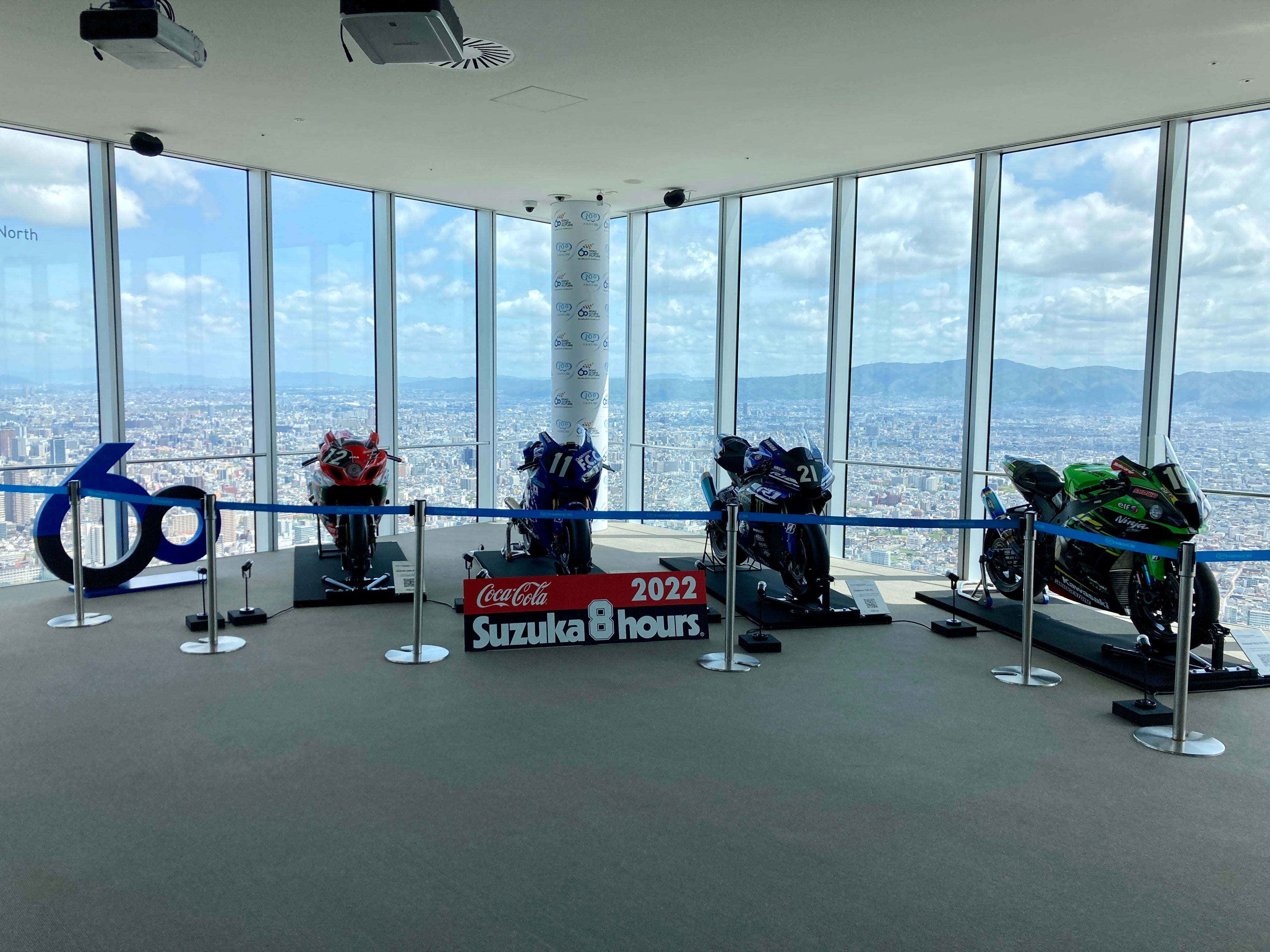 鈴鹿8耐 優勝マシン特別展示(日中)