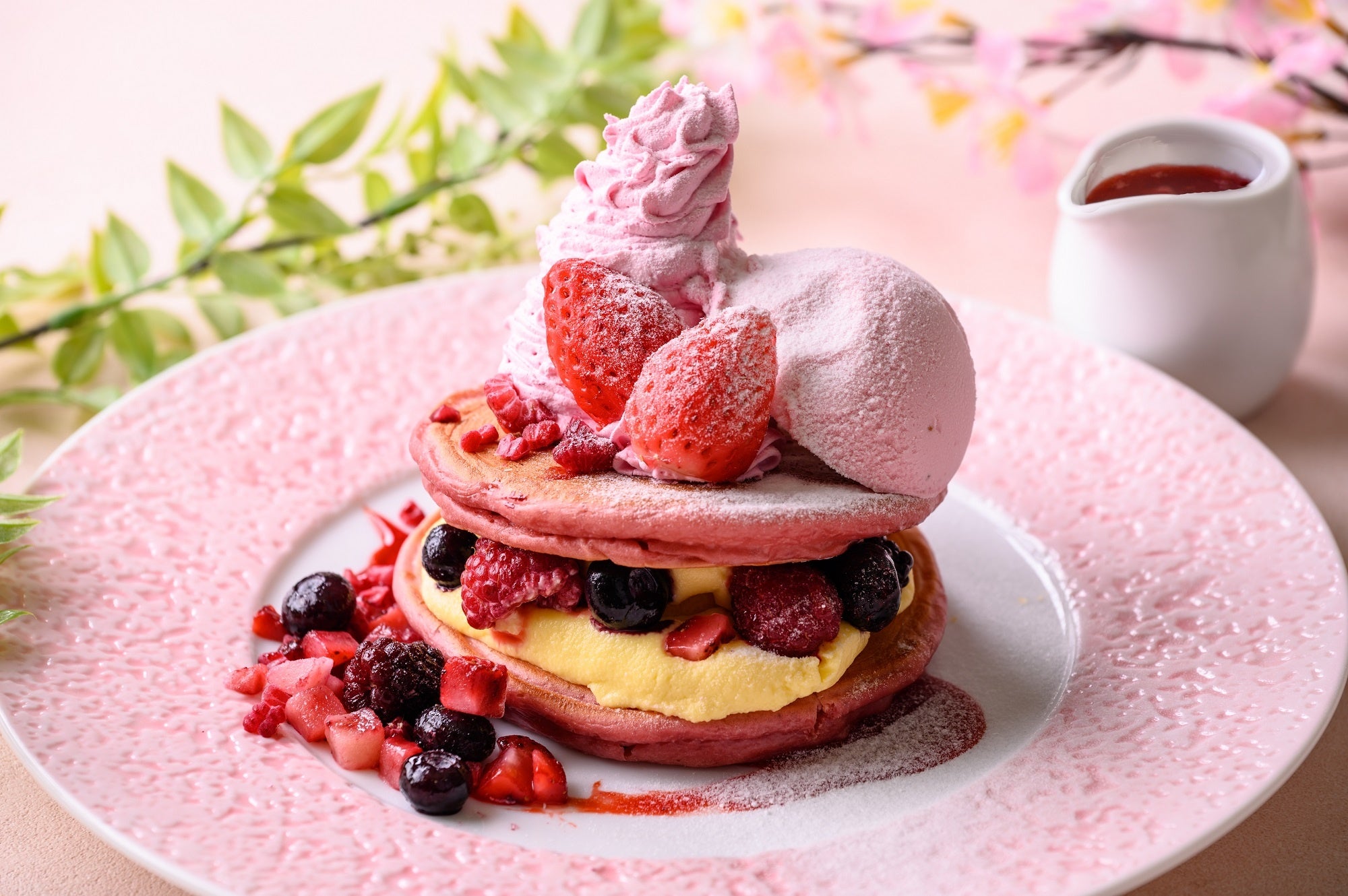 苺づくしの春色パンケーキ