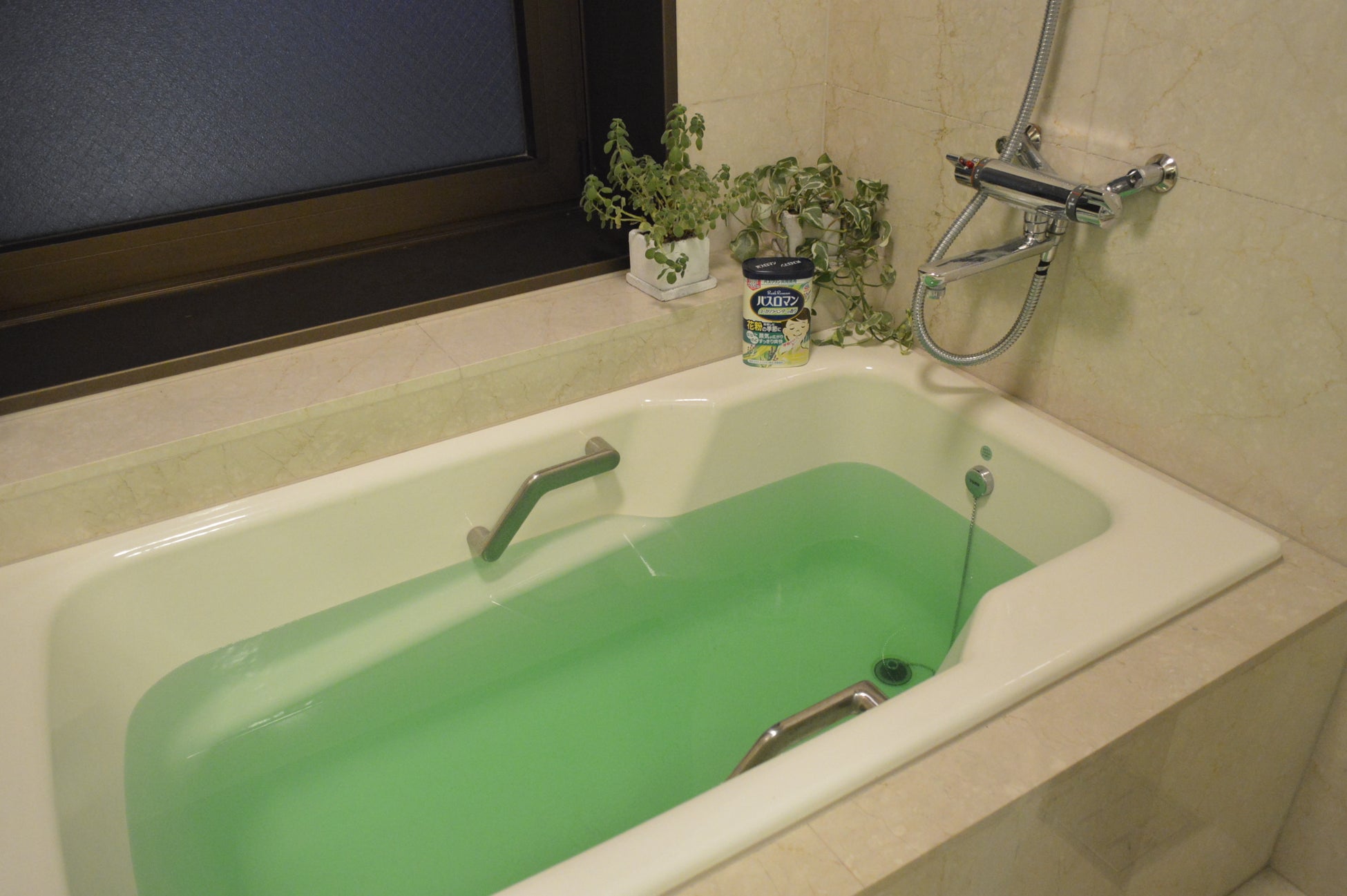 やってくる花粉の季節 バスタイムも スースー したい 自分好みの爽快感に バスロマン ユーカリラベンダーの香り アース製薬株式会社のプレスリリース やってくる花粉の季節 バスタイムも スースー したい 自分好みの爽快感に バスロマン ユーカリラベンダーの香り アース製薬株式会社のプレスリリース