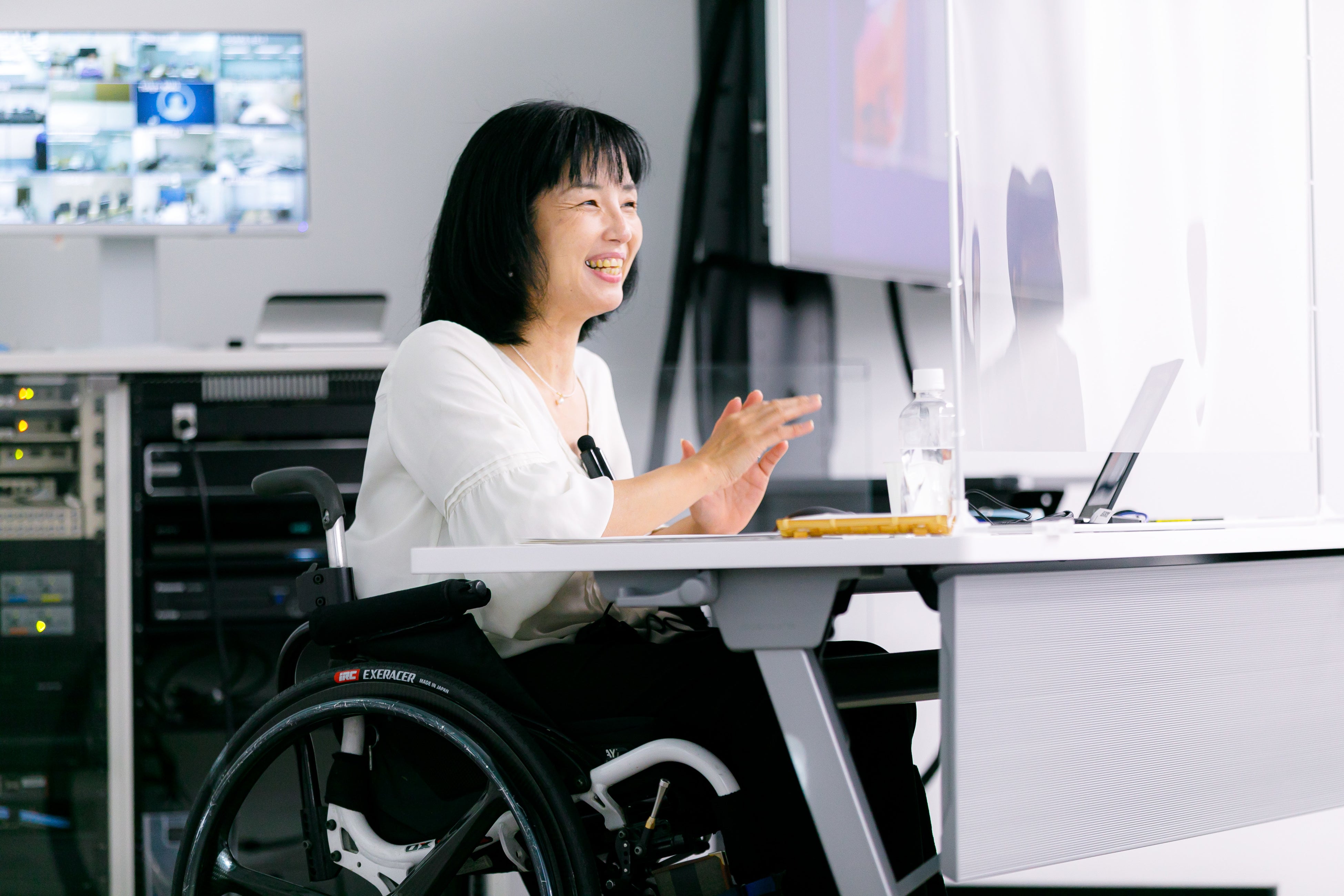 スピーチトレーニングを修了したパラアスリートら講師を全国に派遣する「あすチャレ！メッセンジャー」