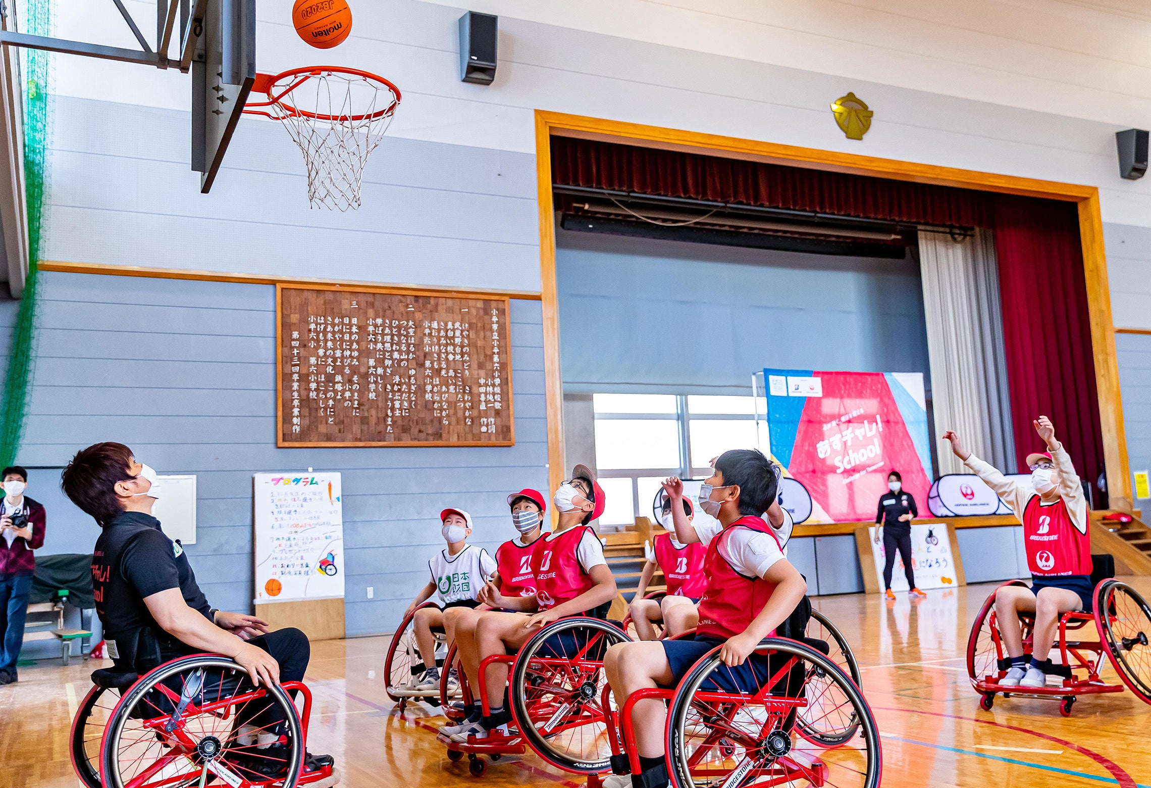 パラスポーツのデモンストレーション、体験、講和で構成されるパラスポーツ体験型出前授業 「あすチャレ！Ｓｃｈｏｏｌ」