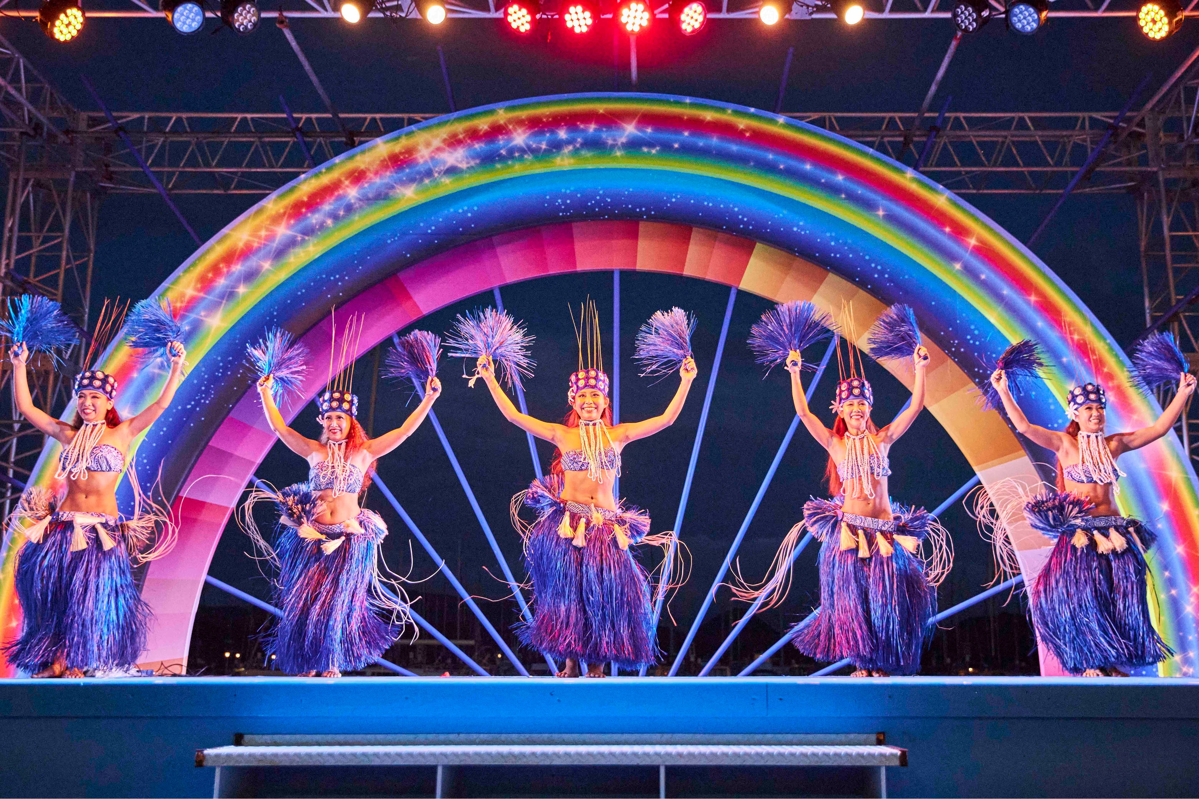 異国情緒たっぷりのナイトショーも必見