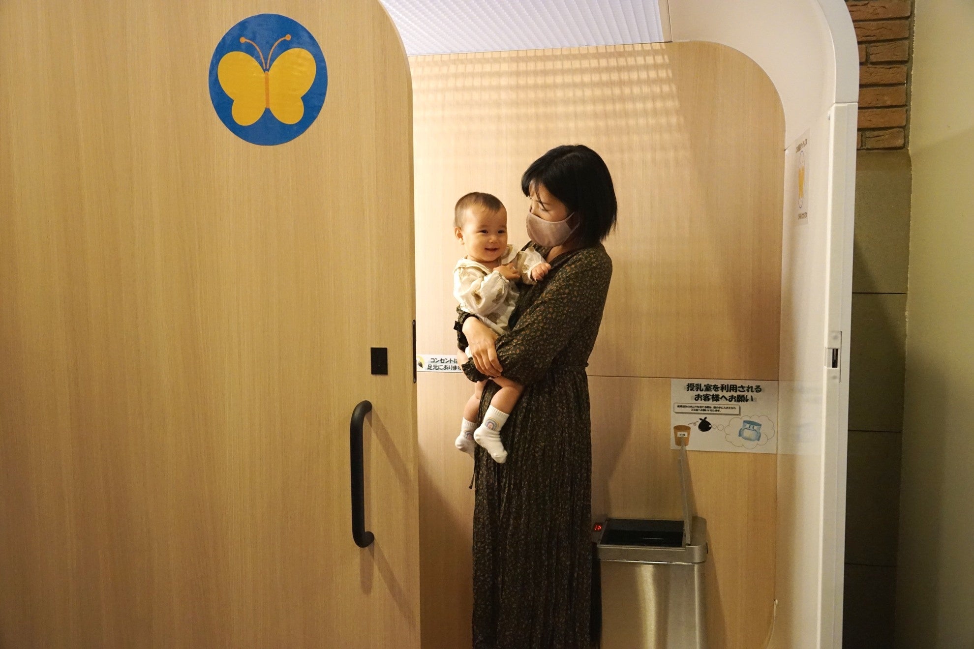 個室型授乳ボックス「mamaro2」