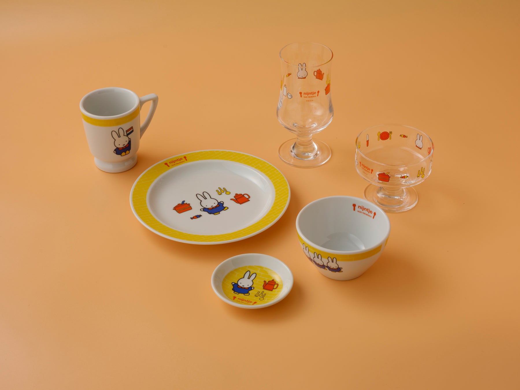 本日12月1日(金)よりデビュー ミッフィーの大切なお友達「メラニー」ショーやグリーティングに2人揃って登場