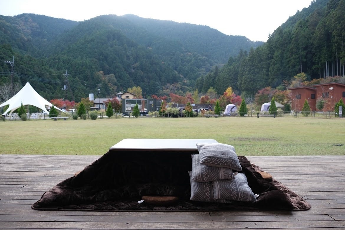 グランピングとサウナで人気の「ノーラ名栗」でぽかぽかな冬を。こたつ