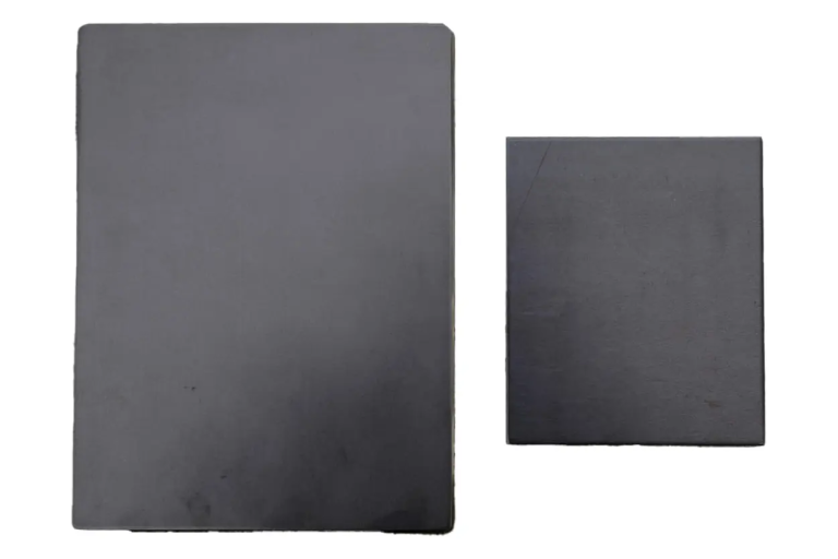 写真左：「元祖ヨコテツ」、写真右：「ヨコザワテッパン ポケット」