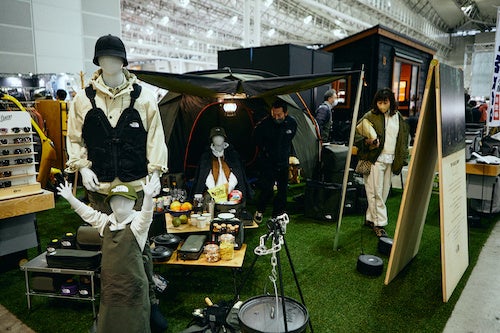 人気アウトドアブランドの最新アイテム展示&お得なショッピングブース